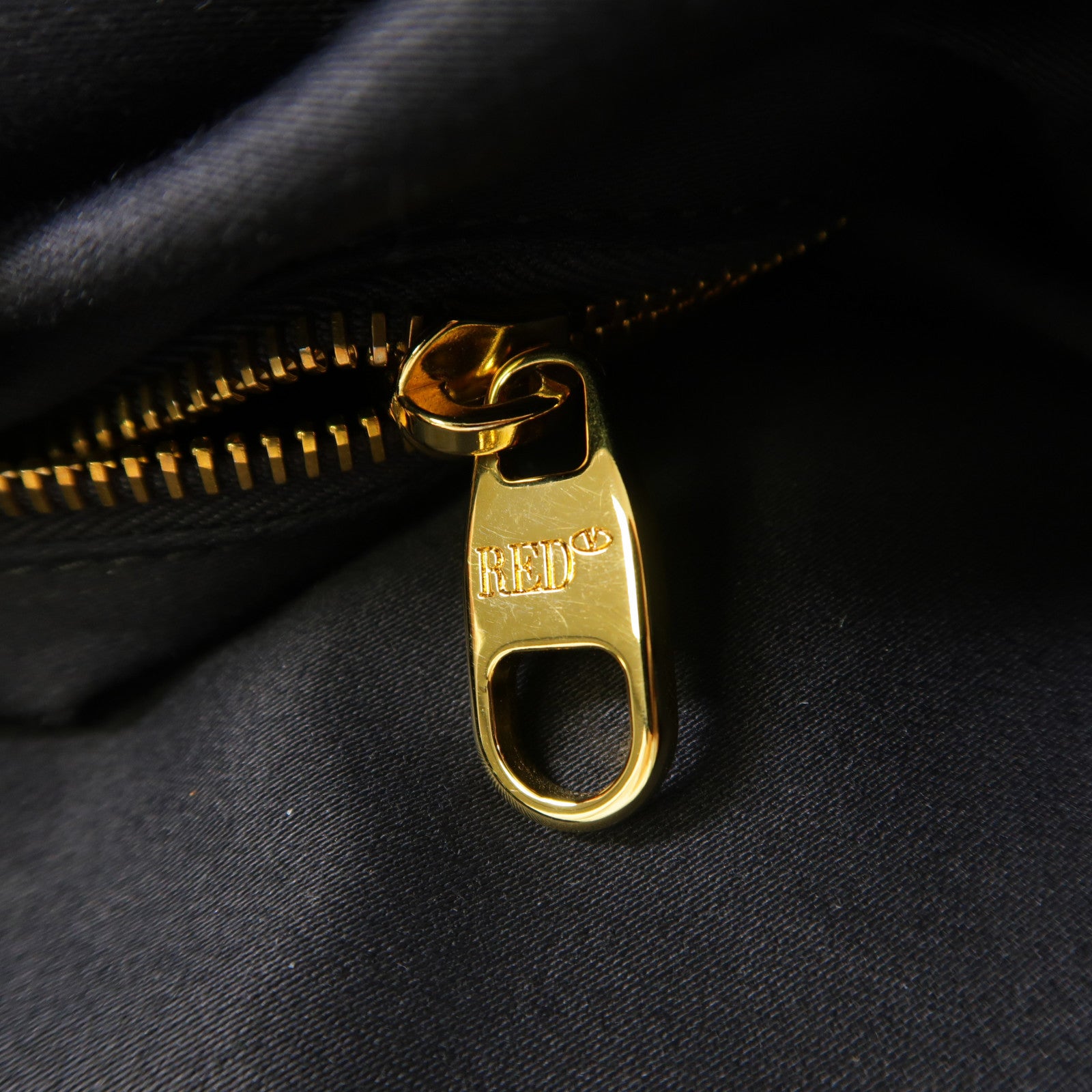 Valentino 漆皮皮革Shoulder Bag金扣肩背袋