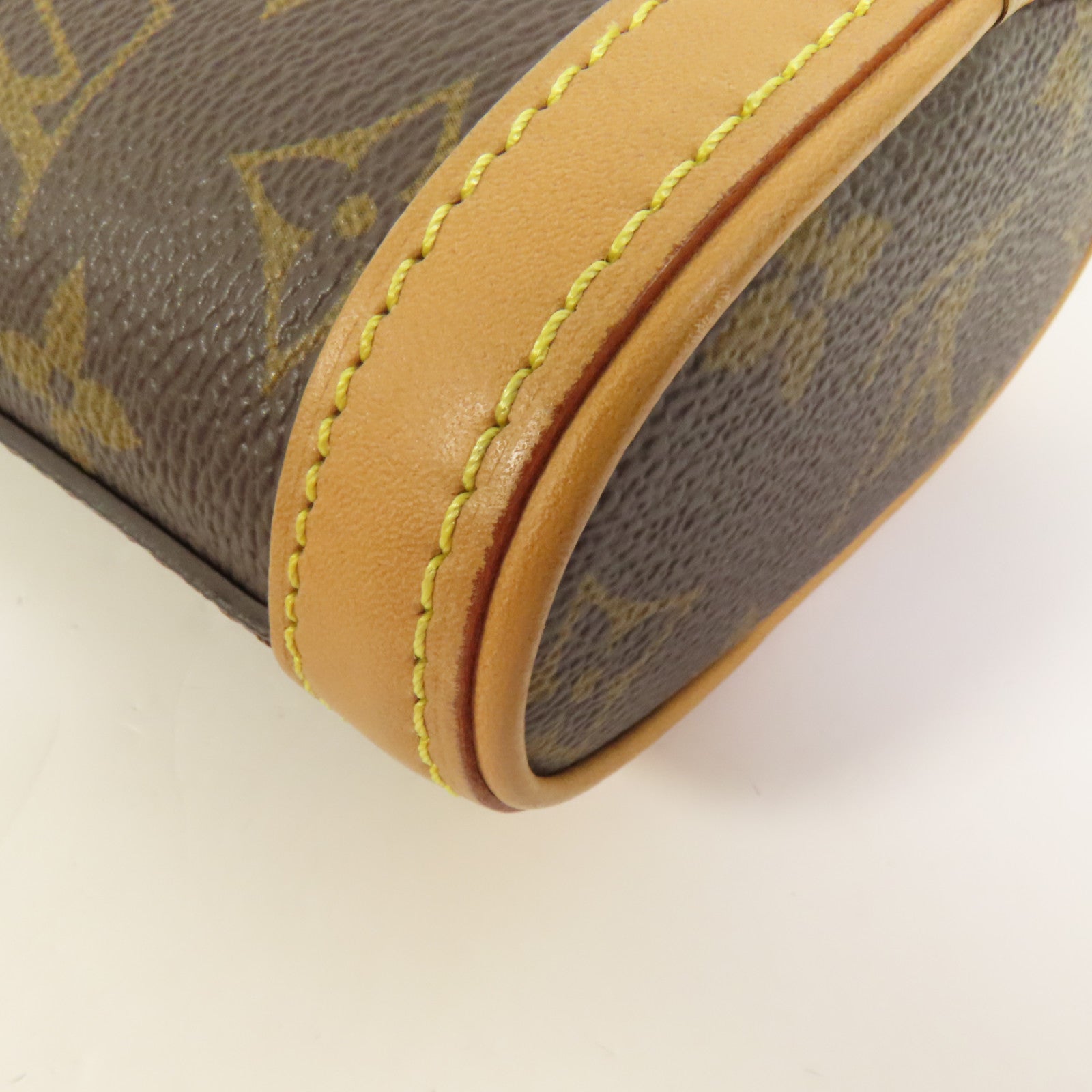 LOUIS VUITTON Monogram Fold Me Pouch金扣肩背袋