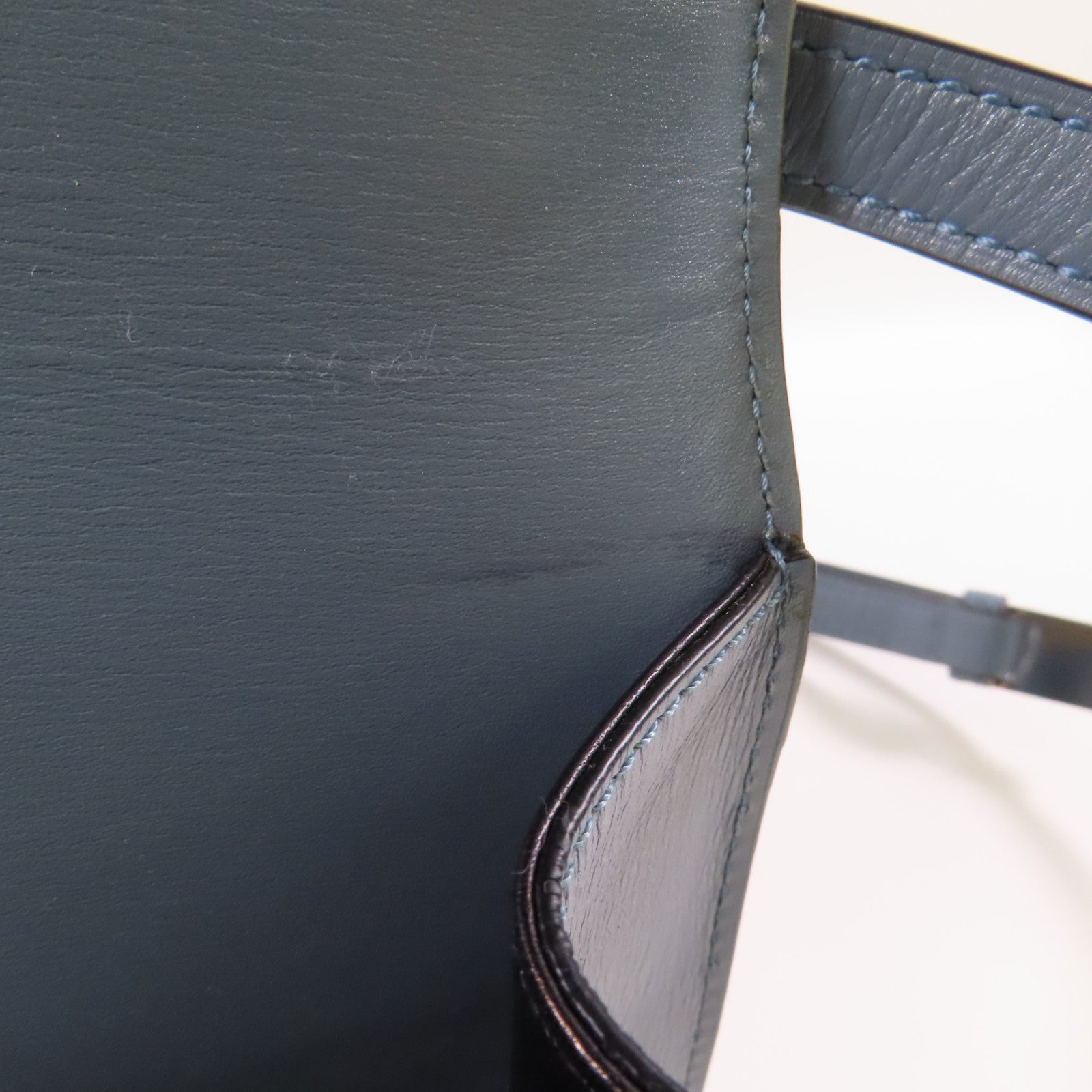 LOEWE 牛皮皮革Barcelona Stone Shoulder Bag銀扣肩背袋