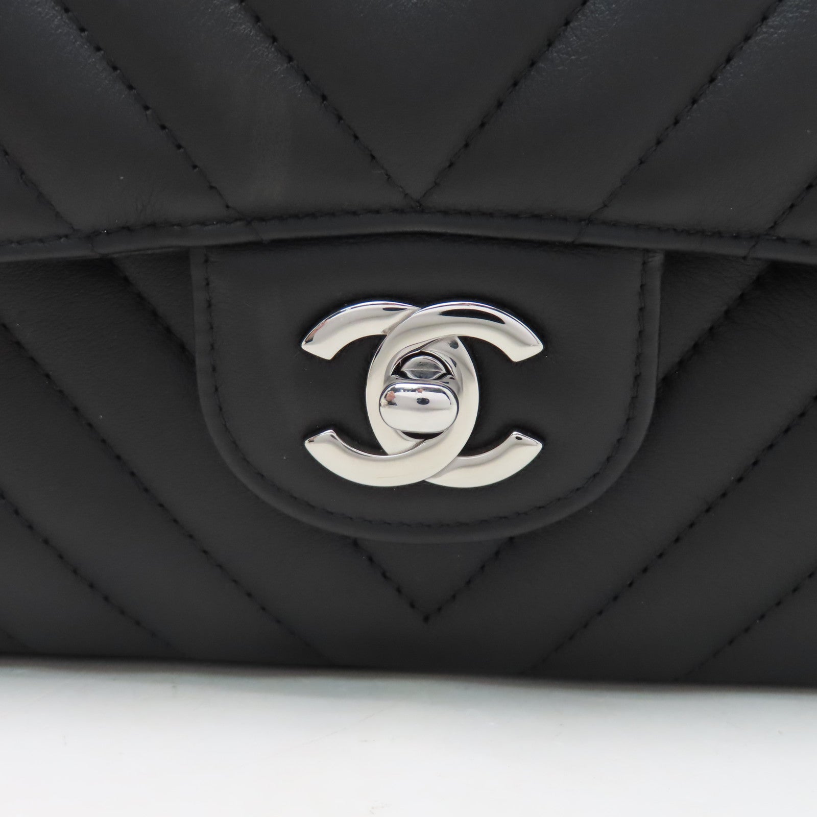 CHANEL 【激減優惠】斜紋牛皮皮革Chain Shoulder銀扣鏈帶肩背袋黑色