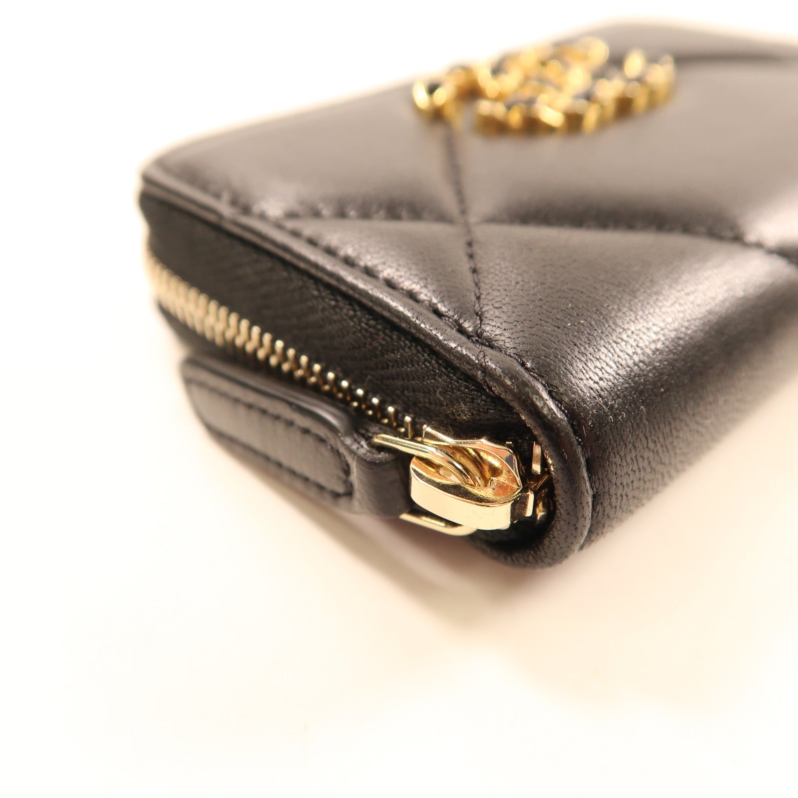 CHANEL 羊皮皮革Chanel 19 Card Case金扣卡片套