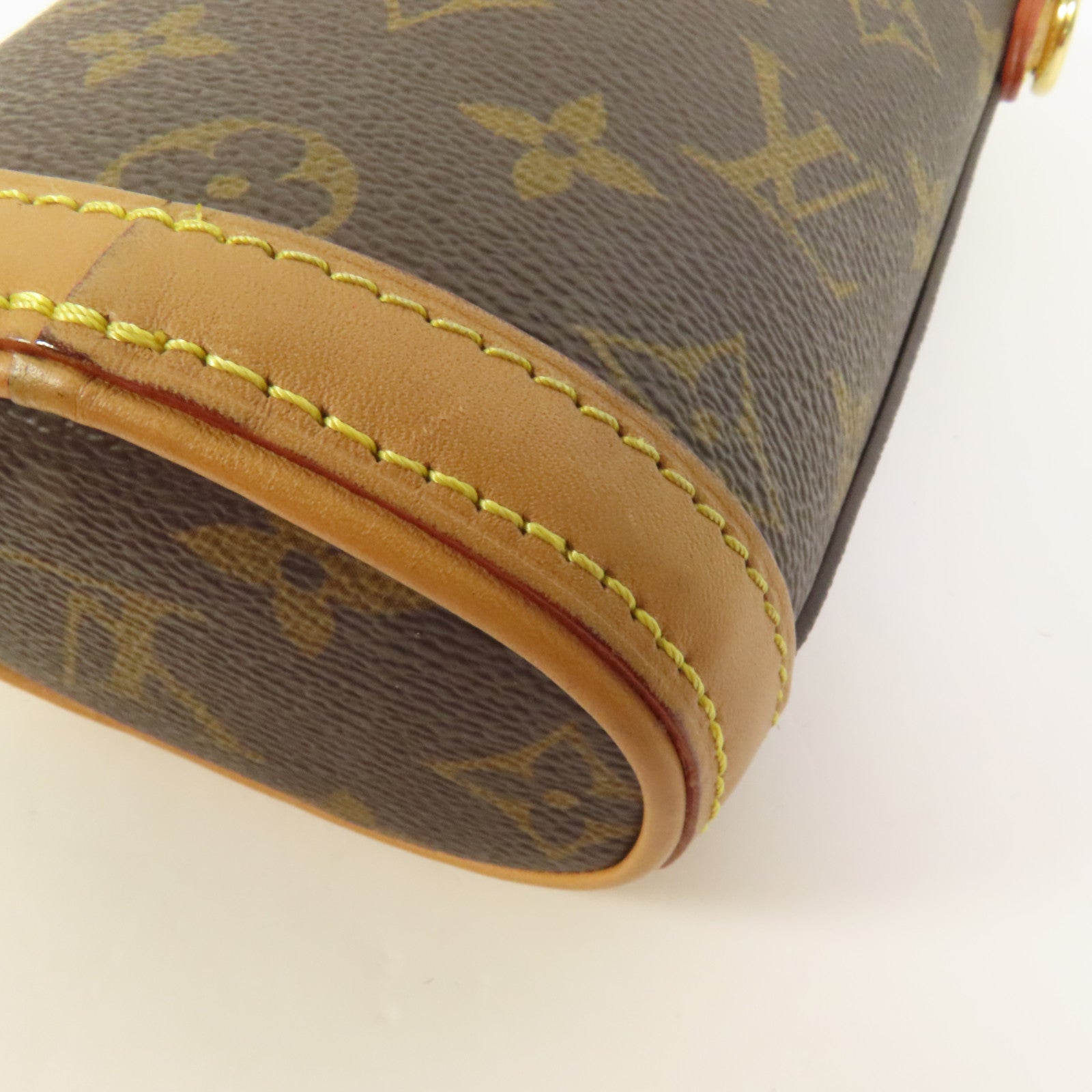 LOUIS VUITTON Monogram Fold Me Pouch金扣肩背袋