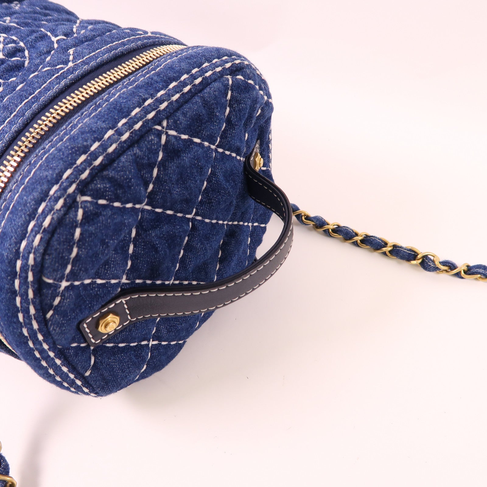 CHANEL 牛仔布Vanity Case金扣鏈帶肩背袋