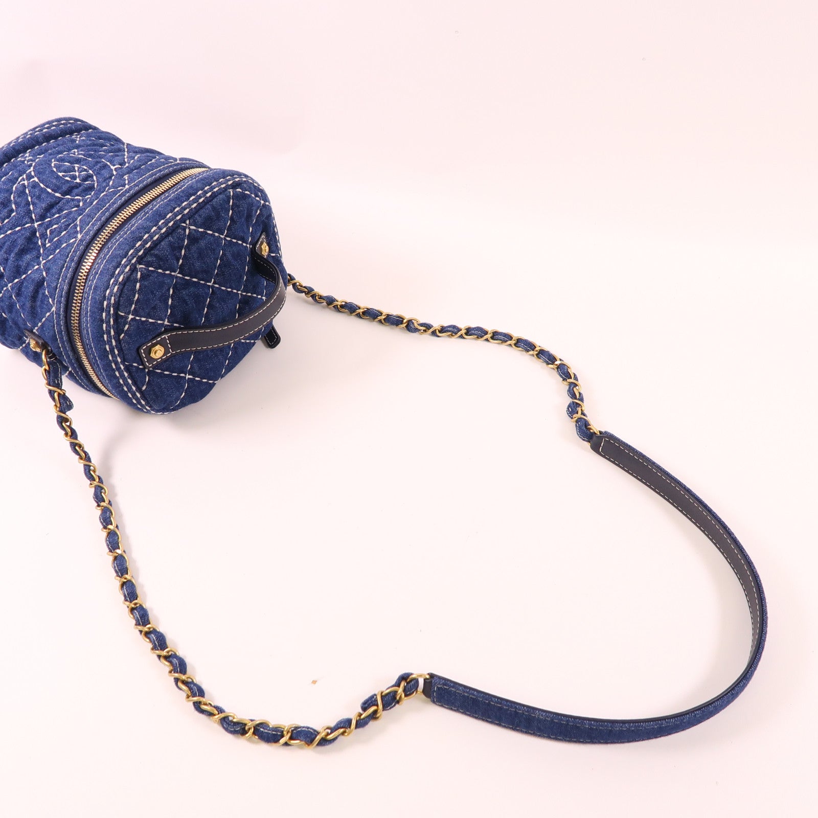 CHANEL 牛仔布Vanity Case金扣鏈帶肩背袋