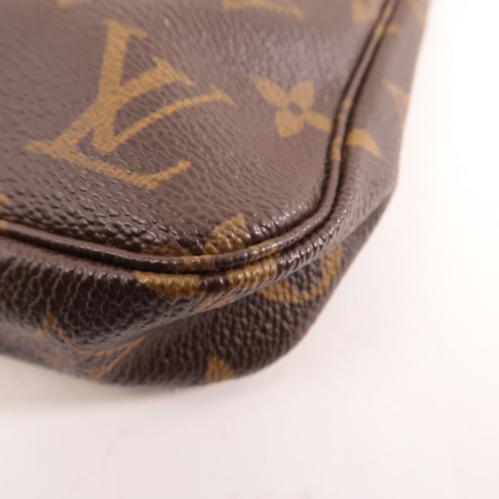 LOUIS VUITTON Monogram Pochette Accessoires金扣手挽袋棕色
