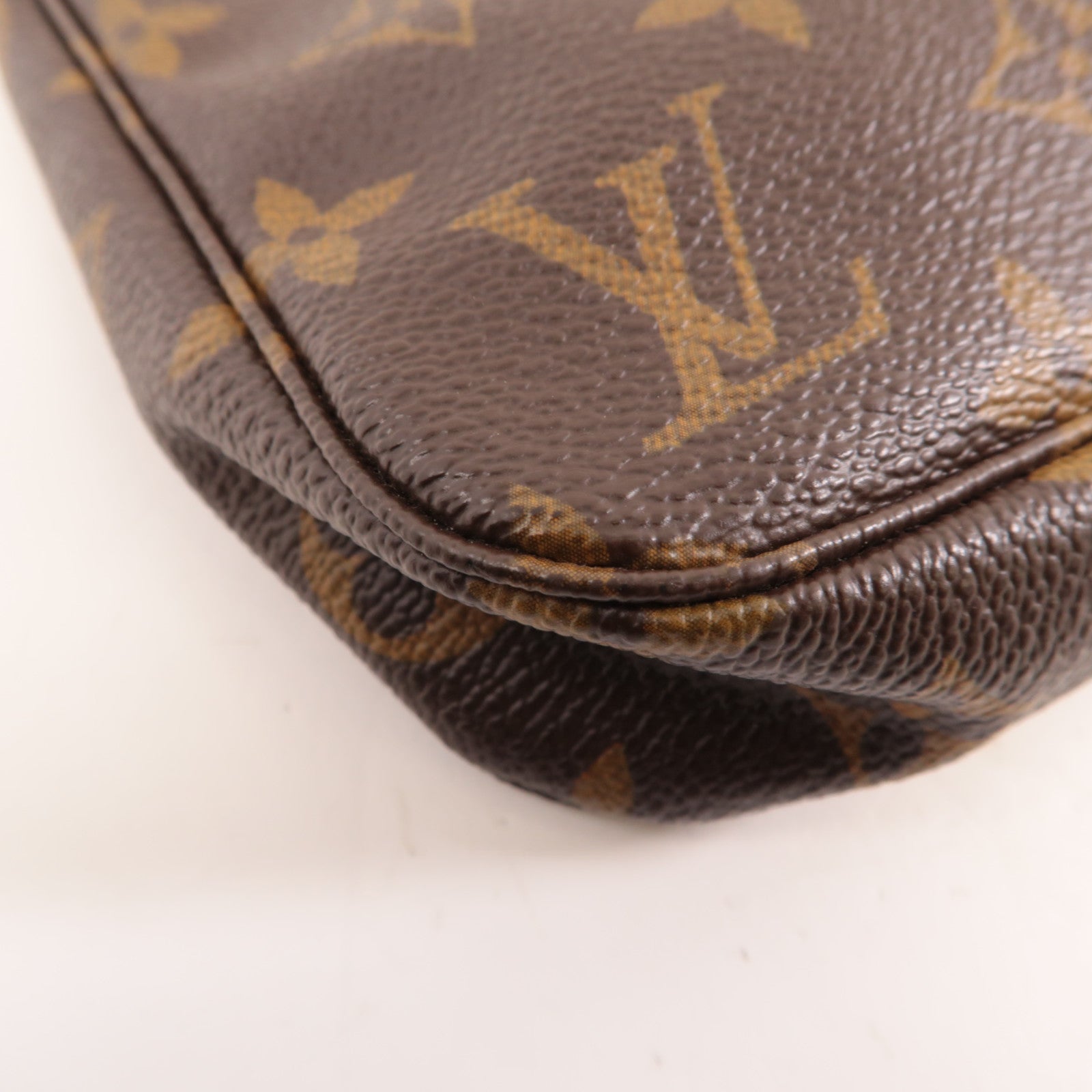 LOUIS VUITTON Monogram Pochette Accessoires金扣手挽袋棕色