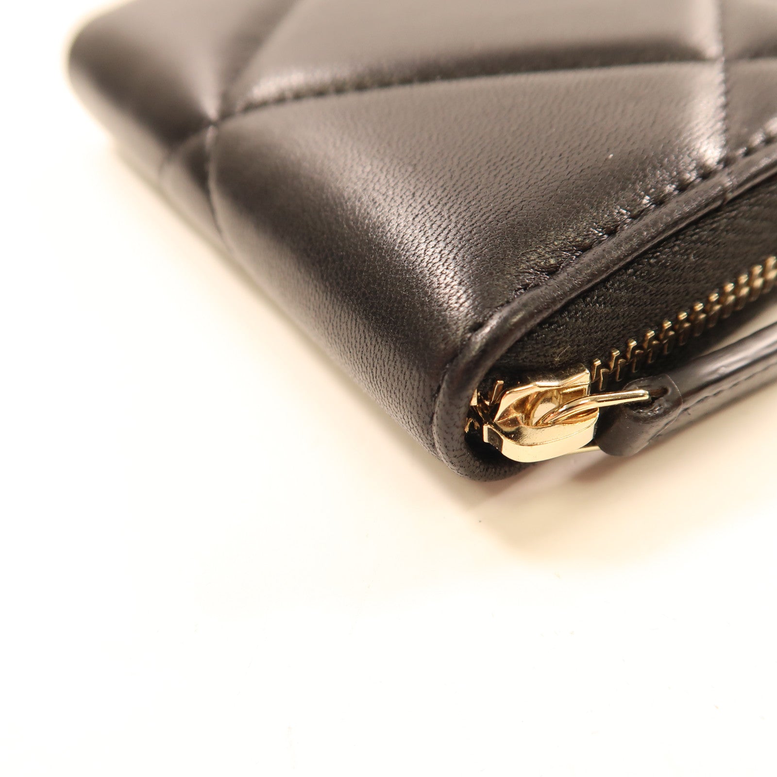 CHANEL 羊皮皮革Chanel 19 Card Case金扣卡片套