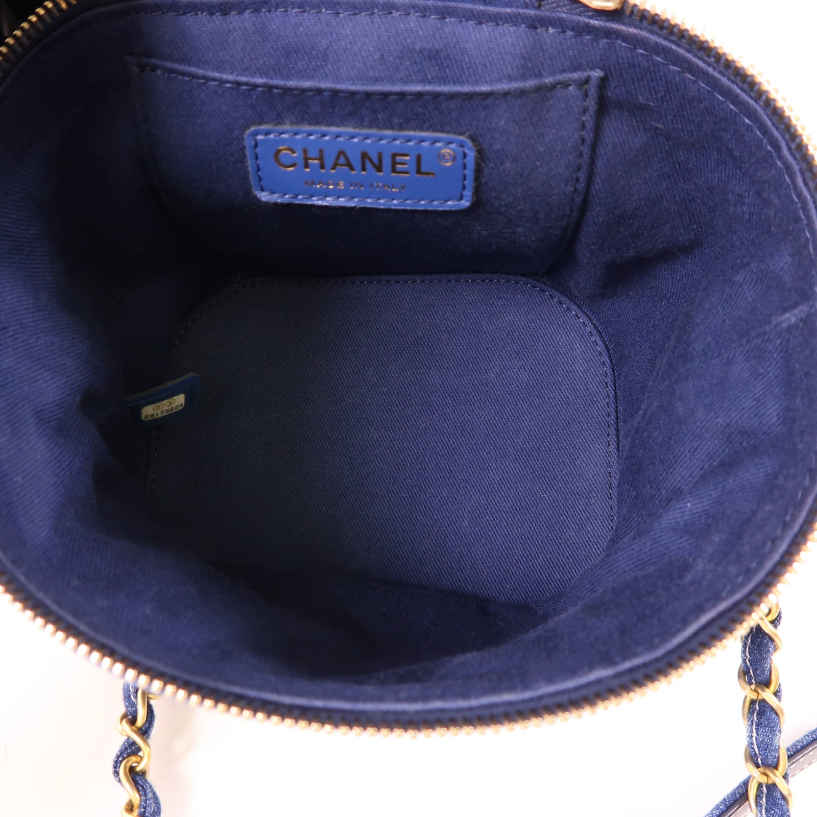 CHANEL 牛仔布Vanity Case金扣鏈帶肩背袋