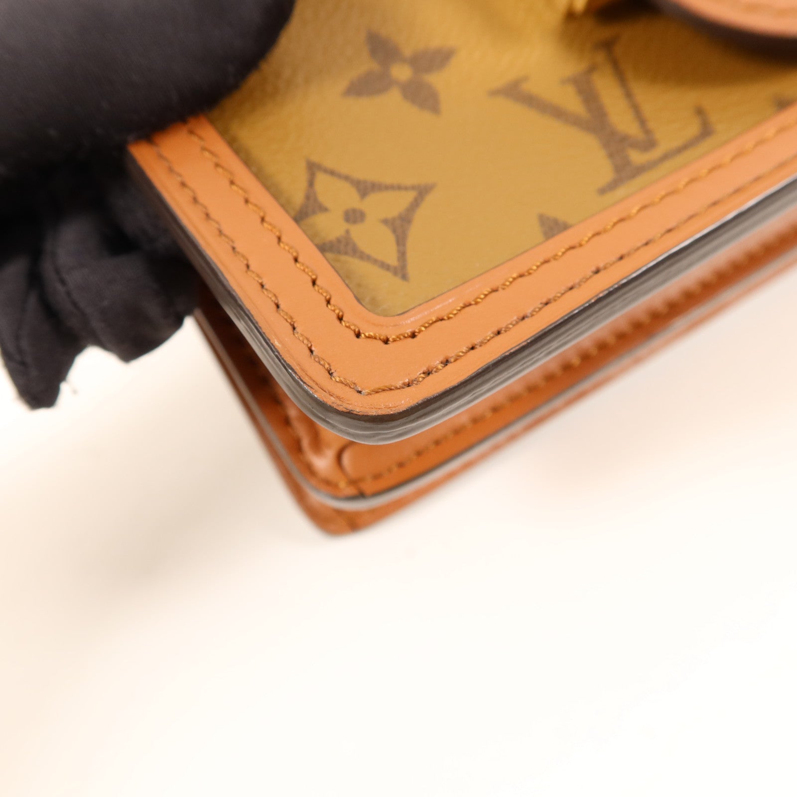 LOUIS VUITTON Monogram Reverse Mini Dauphine金扣肩背袋