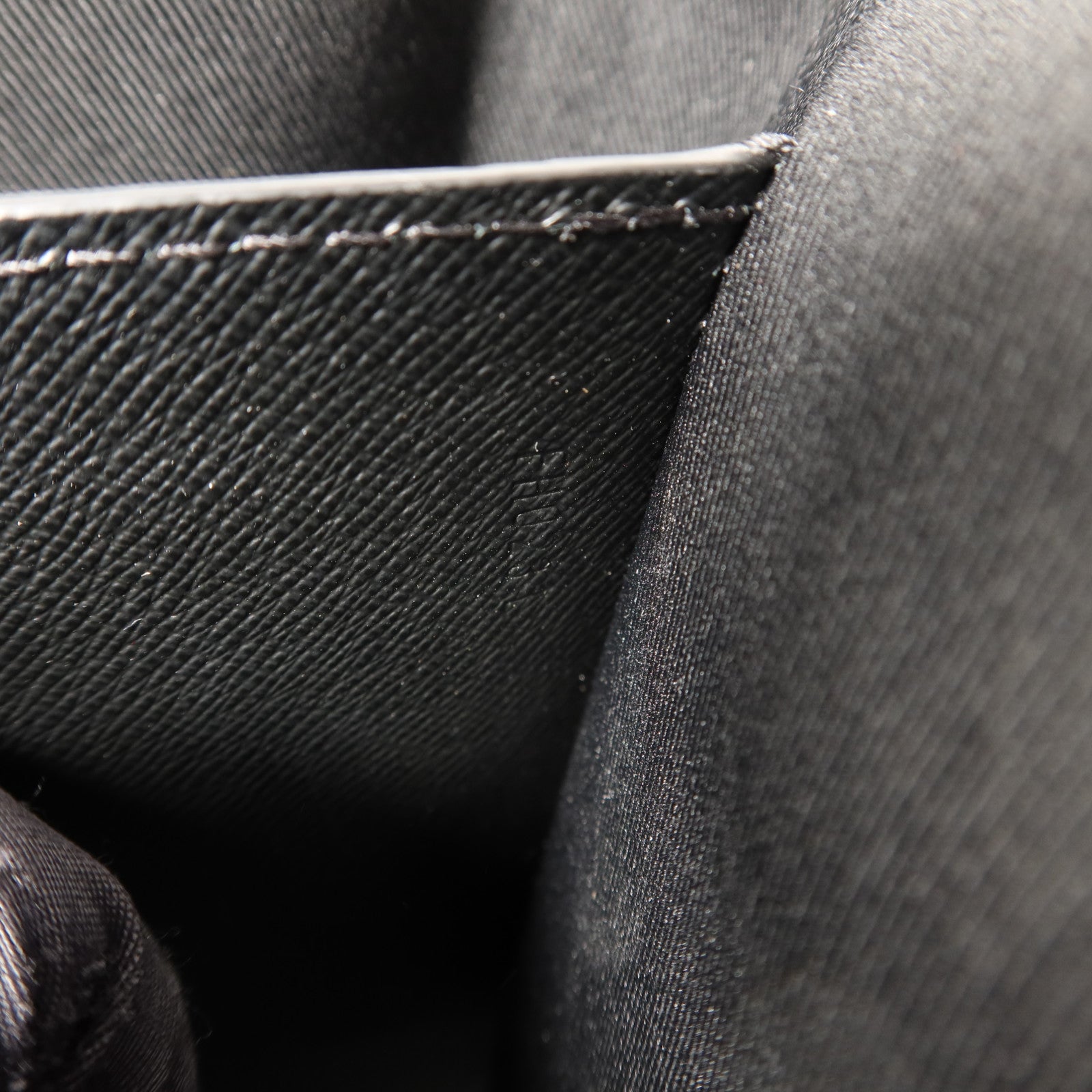 LOUIS VUITTON Monogram Eclipse Pochette Steamer手拿包