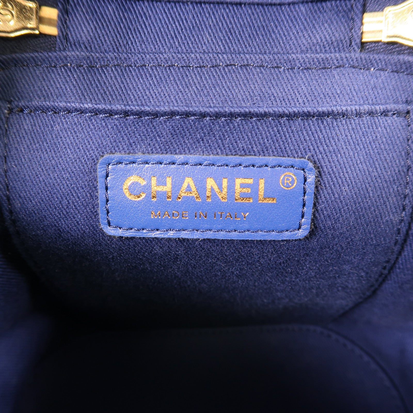 CHANEL 牛仔布Vanity Case金扣鏈帶肩背袋