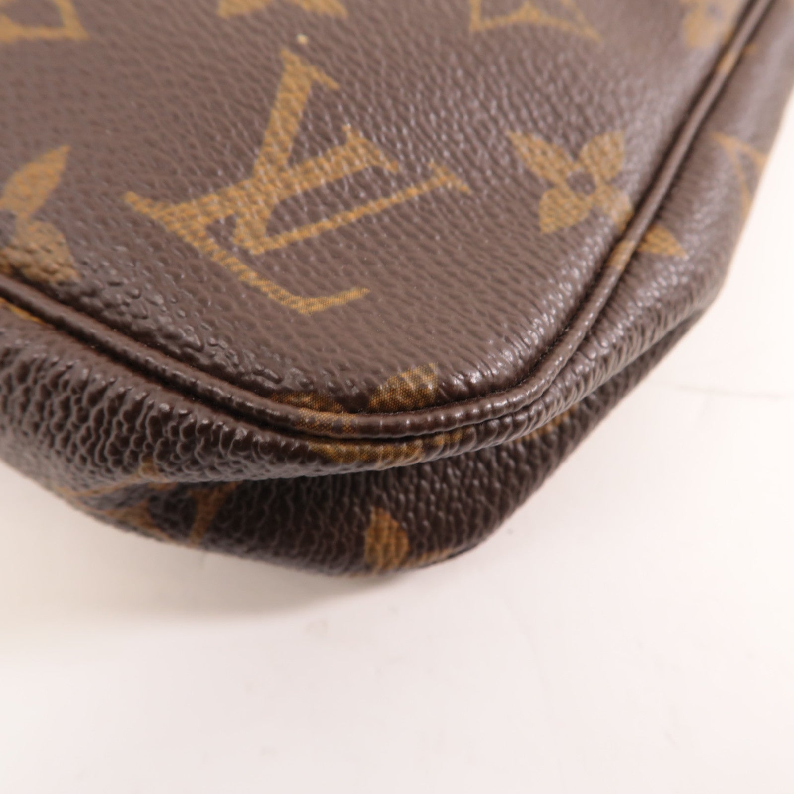 LOUIS VUITTON Monogram Pochette Accessoires金扣手挽袋棕色