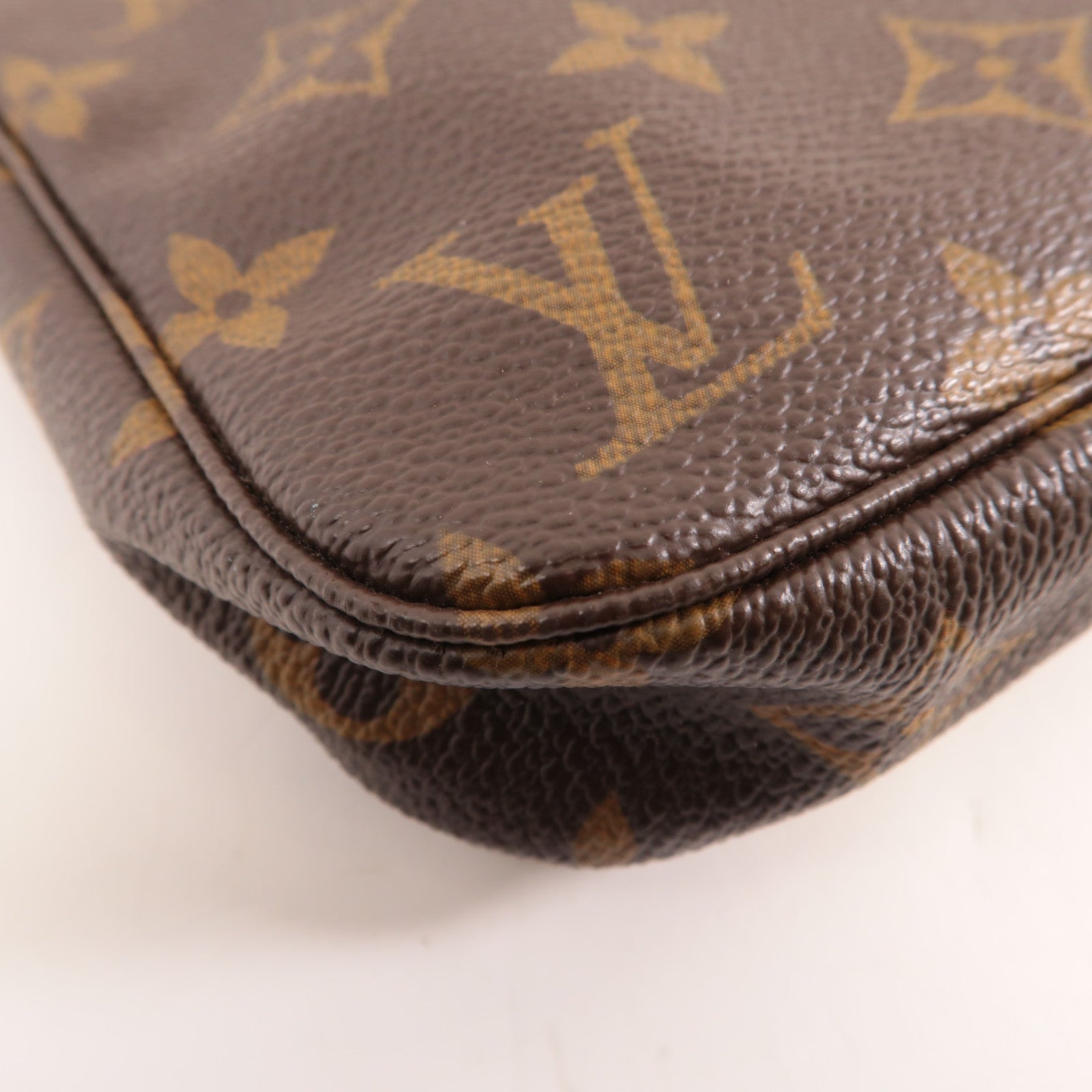 LOUIS VUITTON Monogram Pochette Accessoires金扣手挽袋棕色