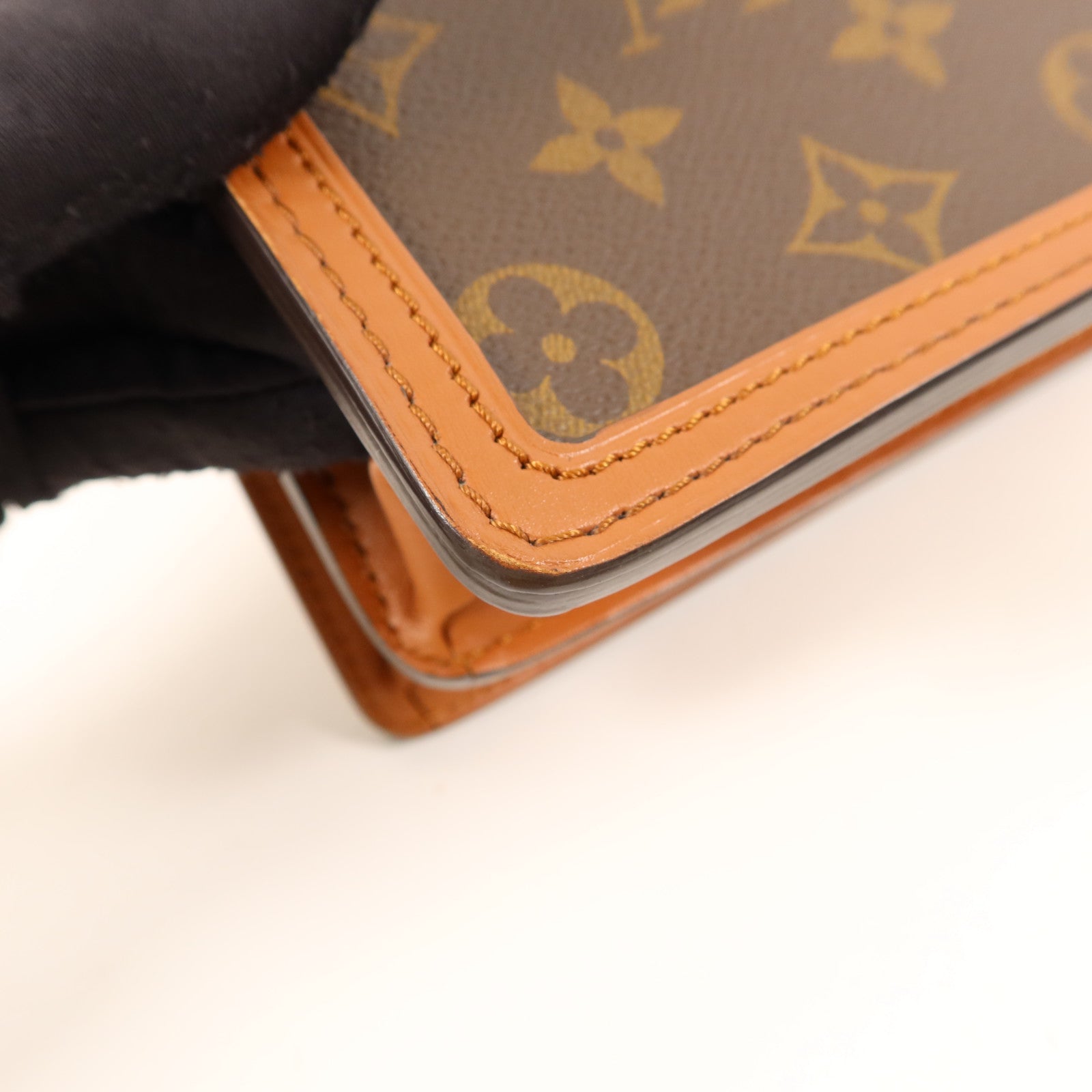 LOUIS VUITTON Monogram Reverse Mini Dauphine金扣肩背袋