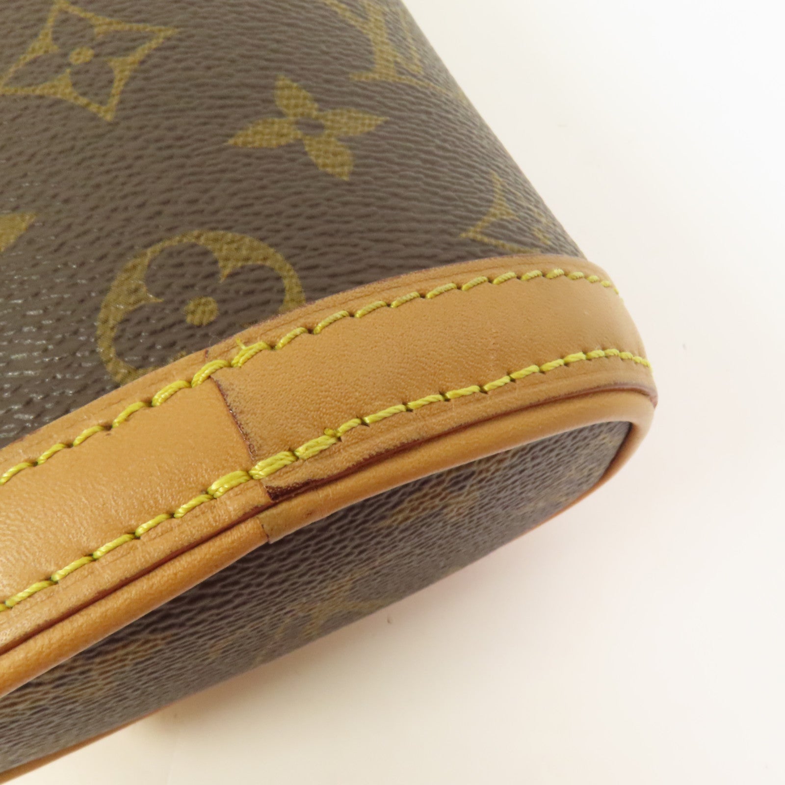 LOUIS VUITTON Monogram Fold Me Pouch金扣肩背袋