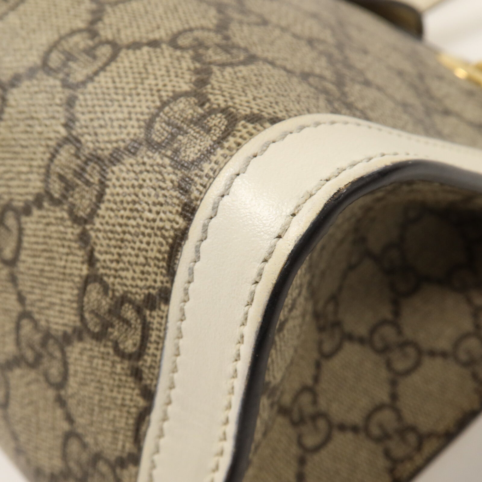 GUCCI 塗層帆布Padlock GG Small鏈帶肩背袋