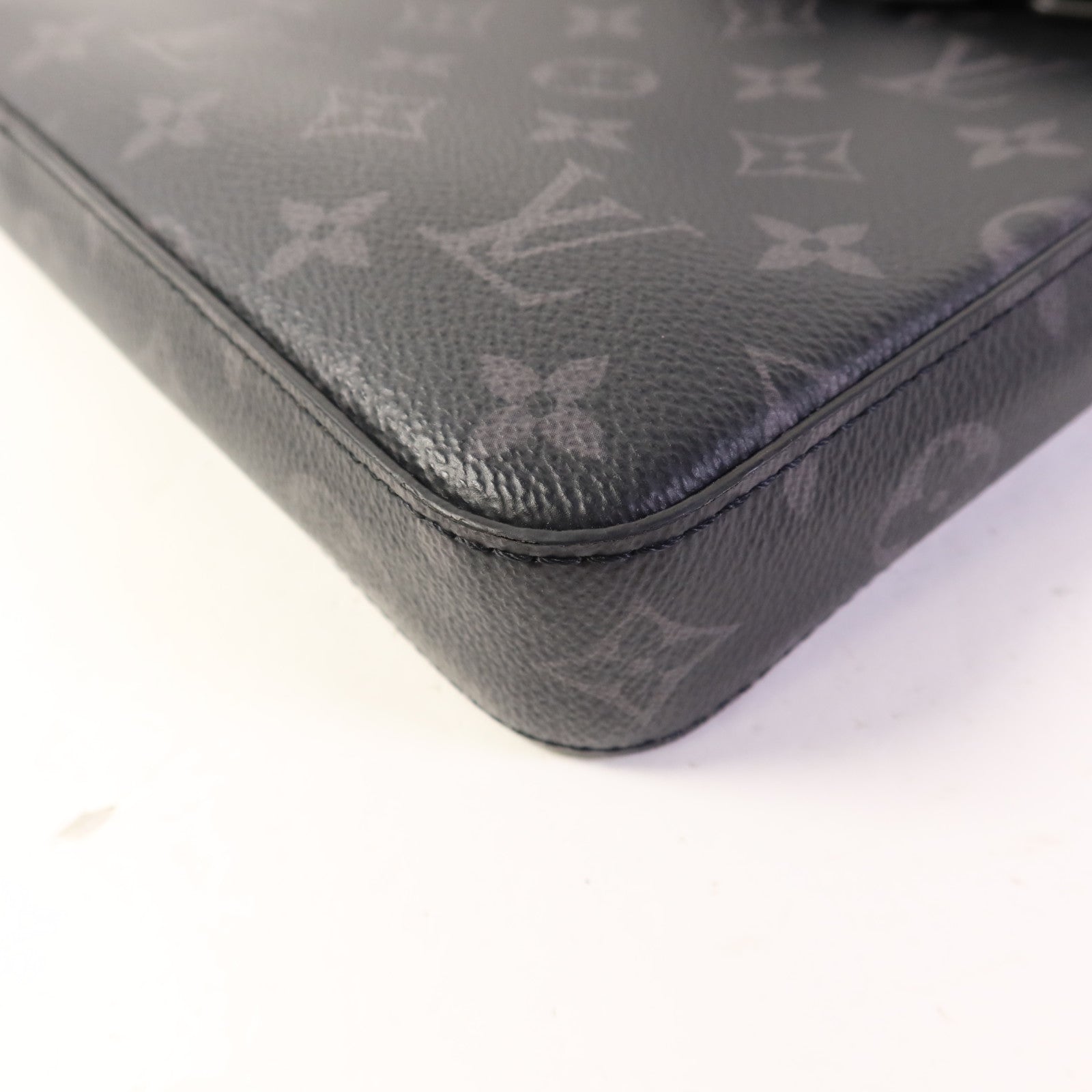LOUIS VUITTON Monogram Eclipse Pochette Steamer手拿包
