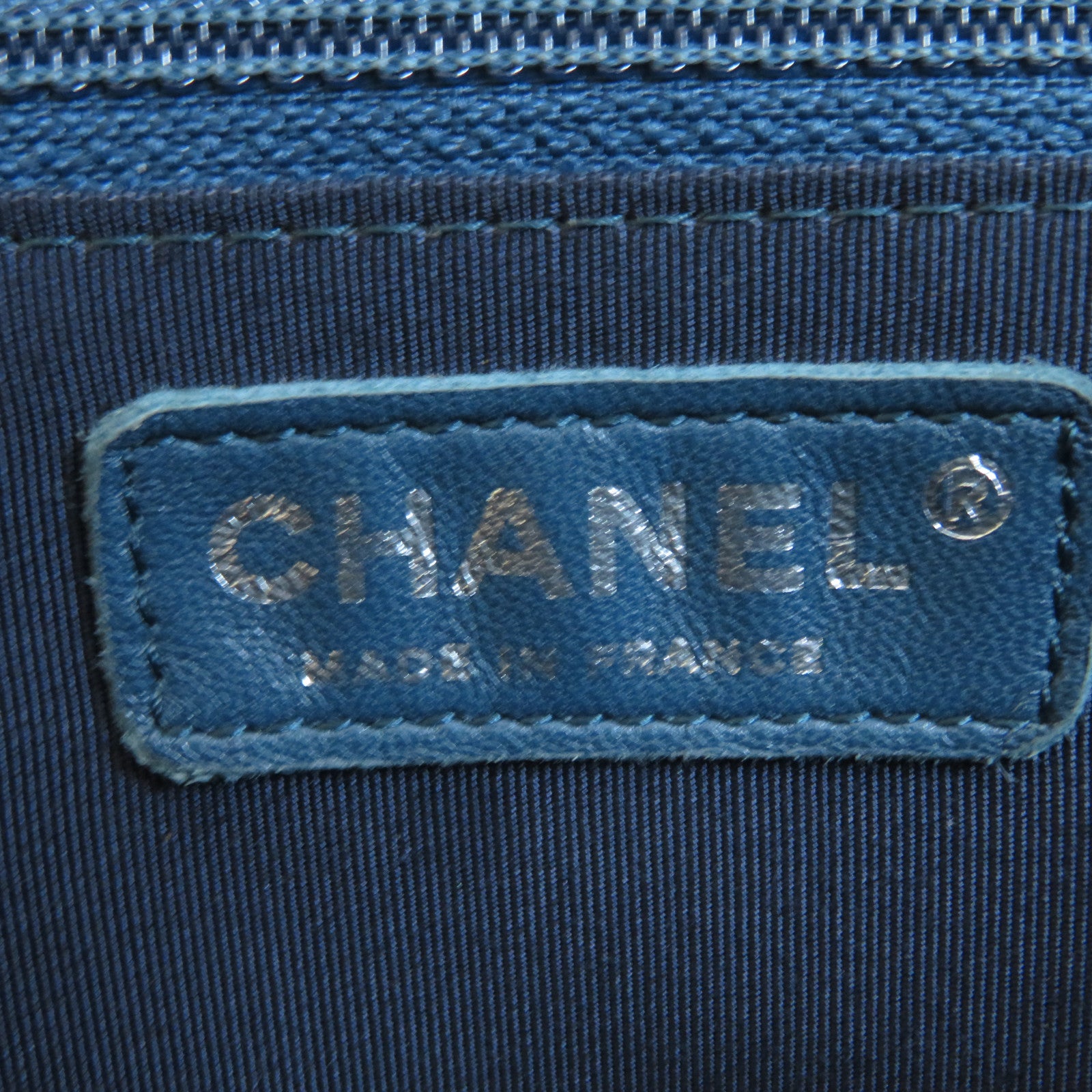 CHANEL **【激減優惠】牛皮皮革Boy 28銀扣鏈帶肩背袋藍色