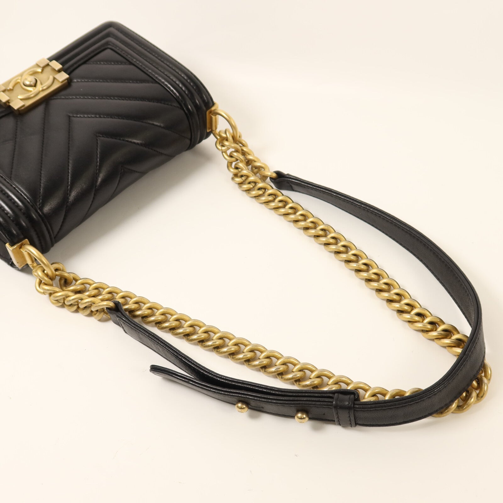 CHANEL 羊皮皮革Boy 20金扣鏈帶肩背袋