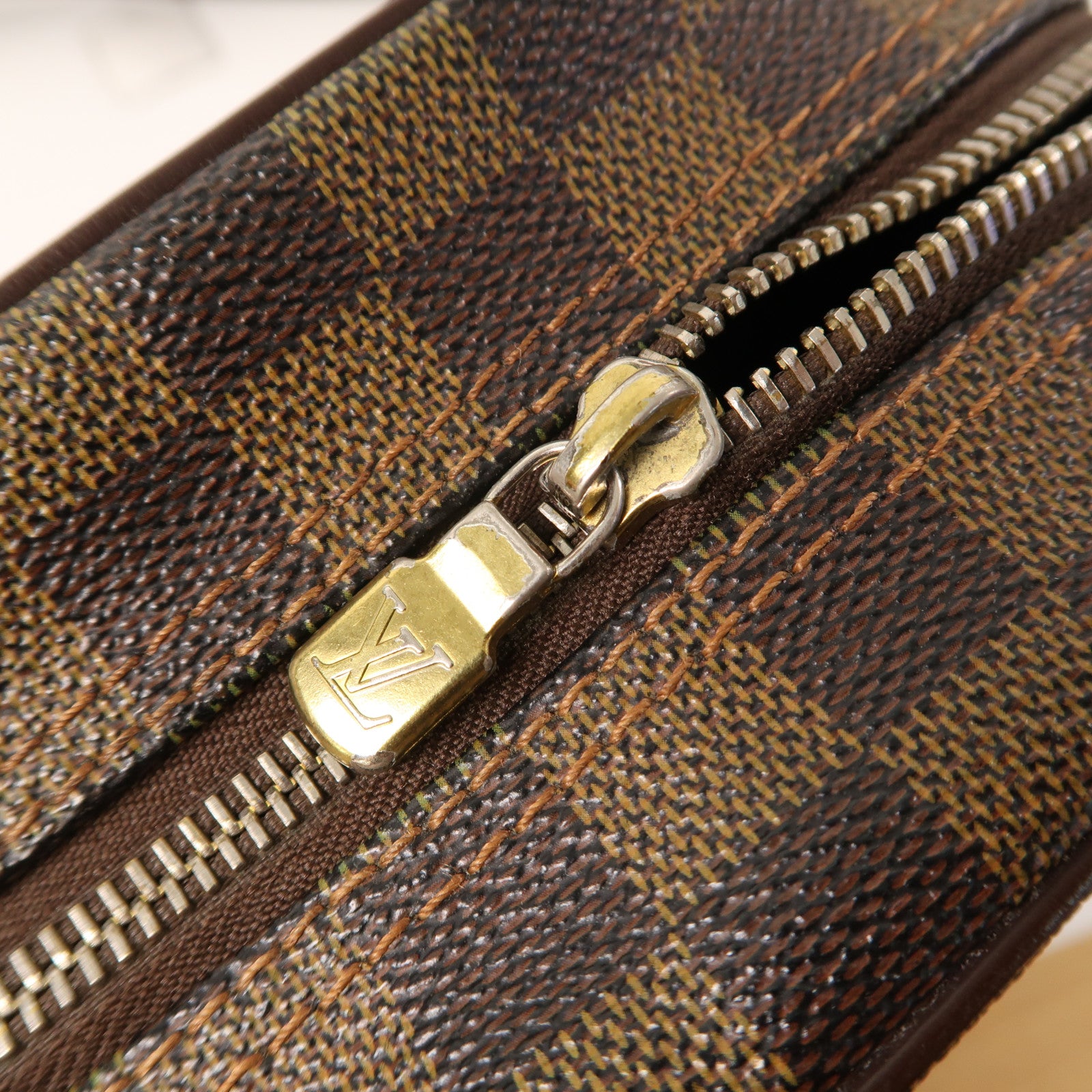 LOUIS VUITTON Damier Olav PM金扣肩背袋啡色
