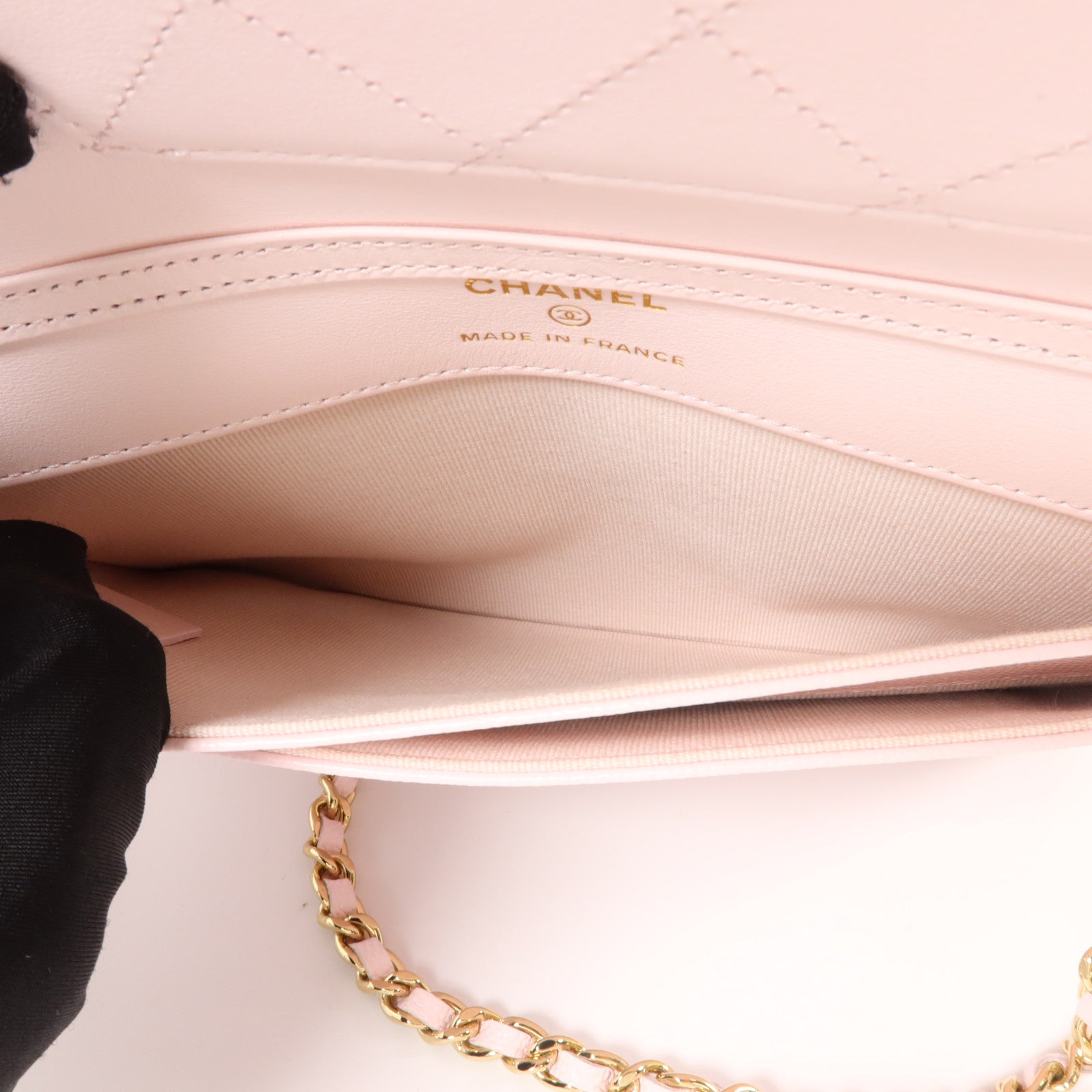 CHANEL 牛皮皮革WOC Wallet On Chain鏈帶肩背袋