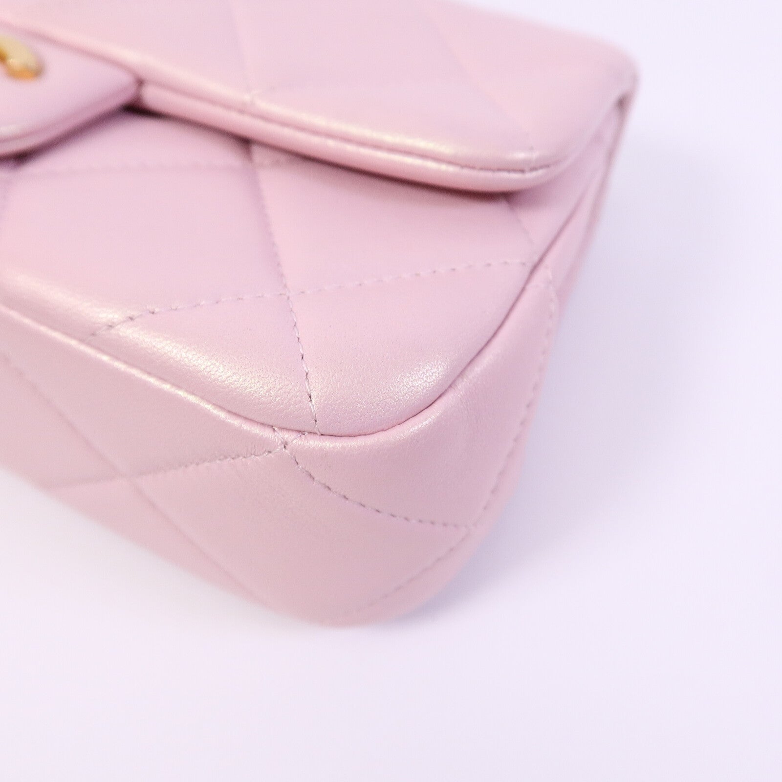 CHANEL 羊皮皮革Pearl Crush Mini Flap Bag鏈帶肩背袋