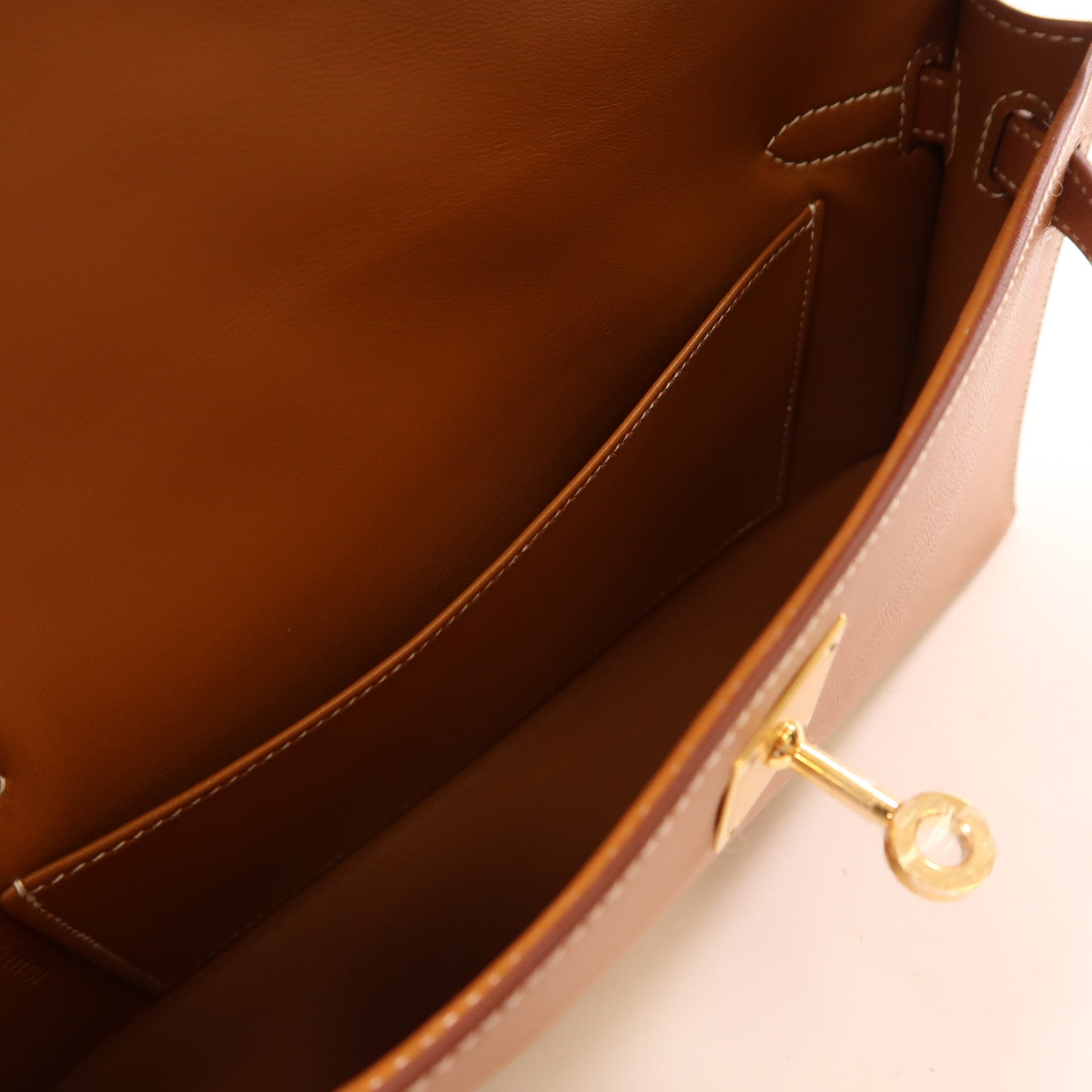 HERMES Madame皮革Kelly Elan金扣肩背袋Gold