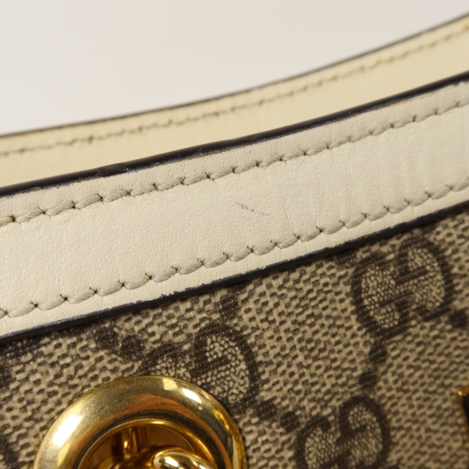 GUCCI 塗層帆布Padlock GG Small鏈帶肩背袋