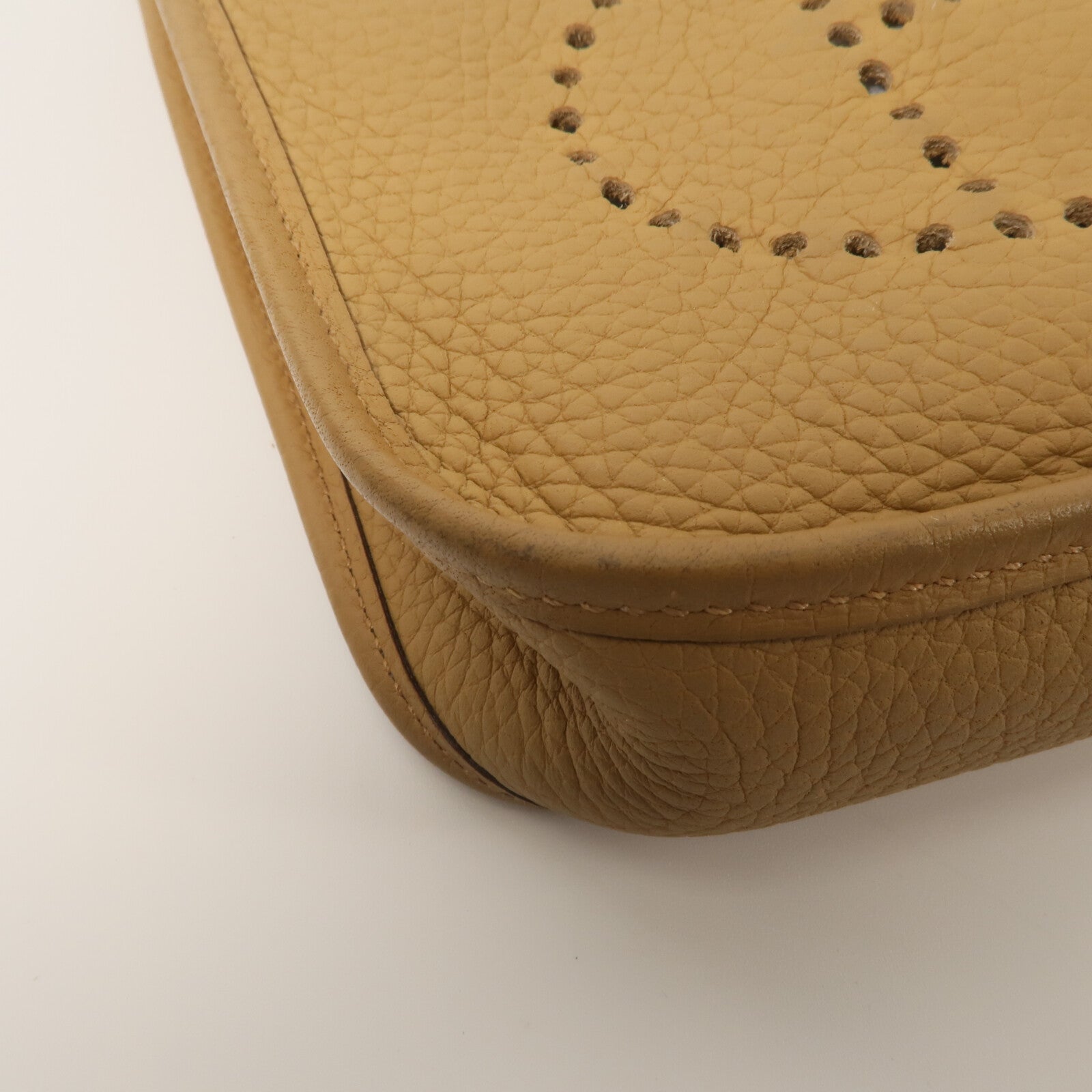 HERMES Clemence皮革Evelyne TPM肩背袋Biscuit