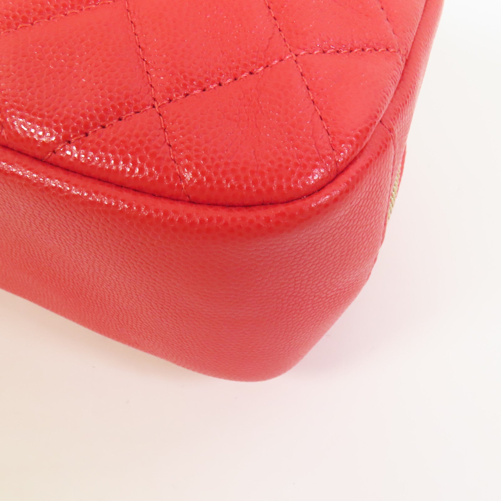 CHANEL 牛皮皮革Pouch金扣手拿包