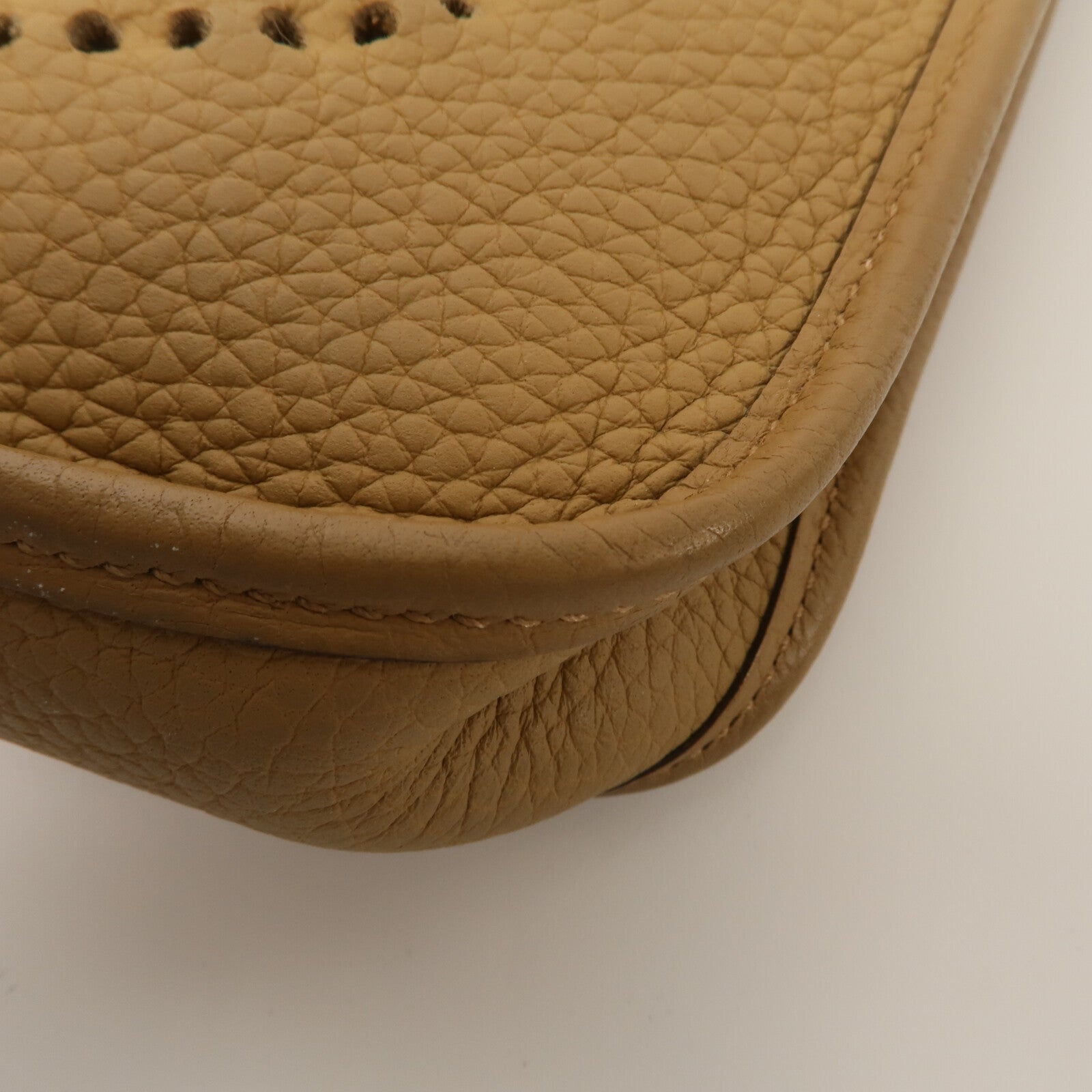 HERMES Clemence皮革Evelyne TPM肩背袋Biscuit