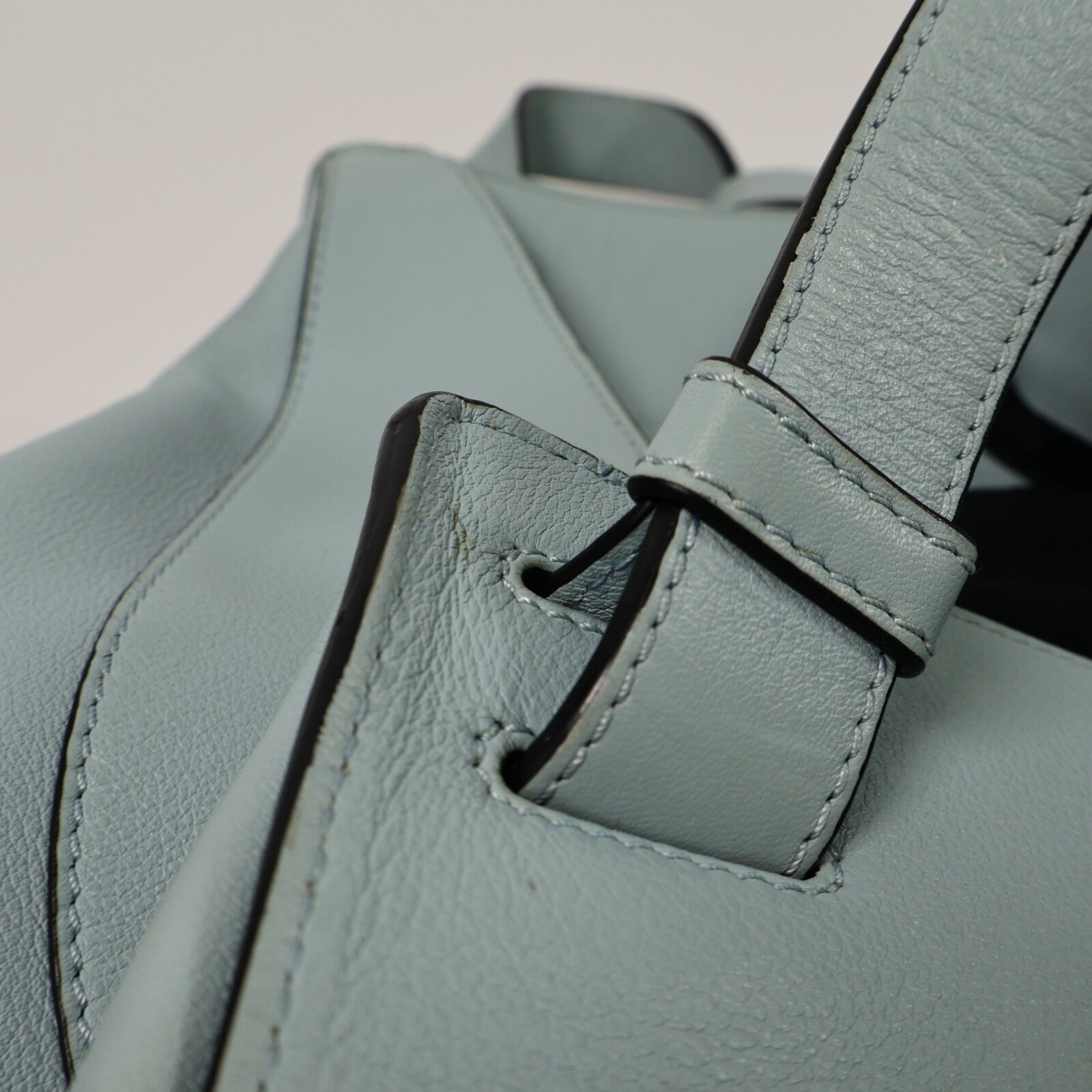 LOEWE 牛皮皮革Hammock Medium手挽肩背兩用袋
