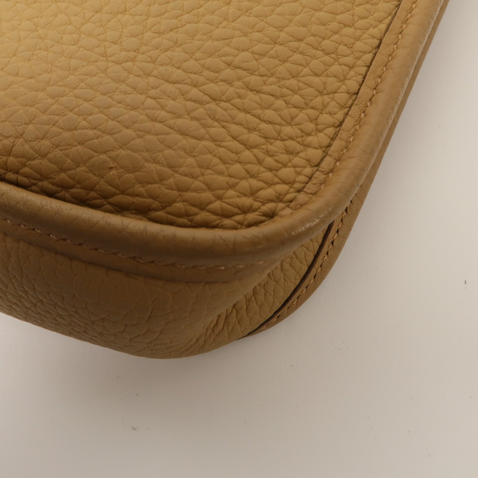 HERMES Clemence皮革Evelyne TPM肩背袋Biscuit