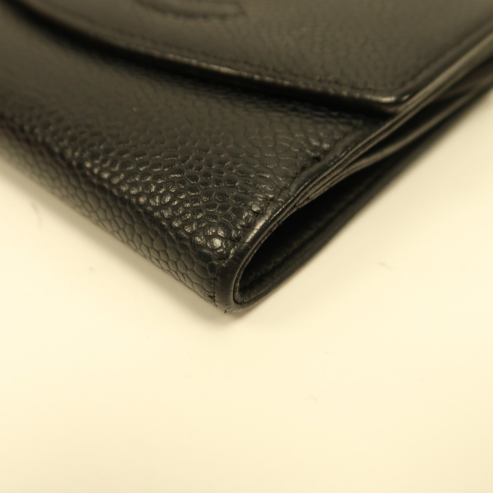 CHANEL Caviar皮革Wallet金扣折疊錢包黑色