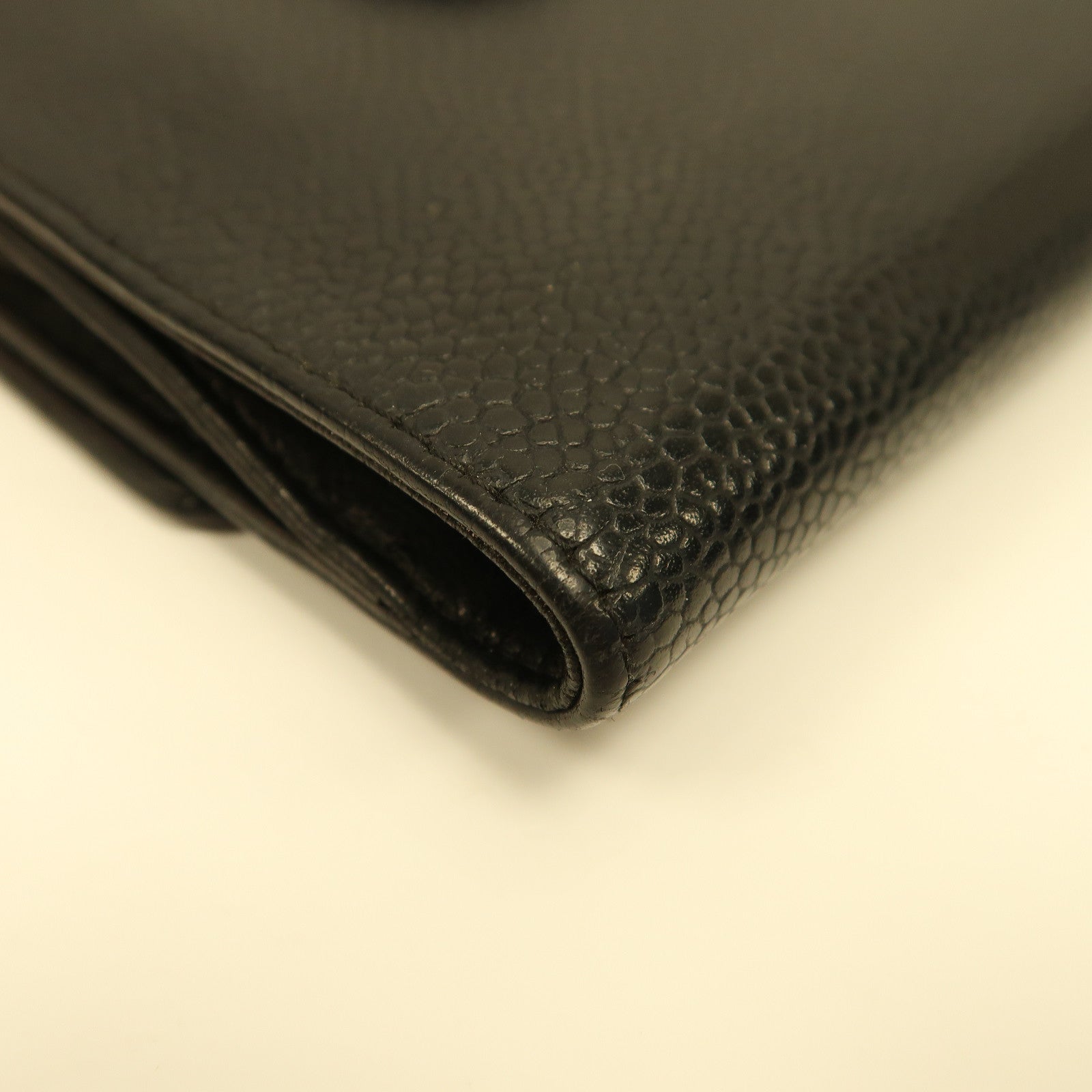 CHANEL Caviar皮革Wallet金扣折疊錢包黑色