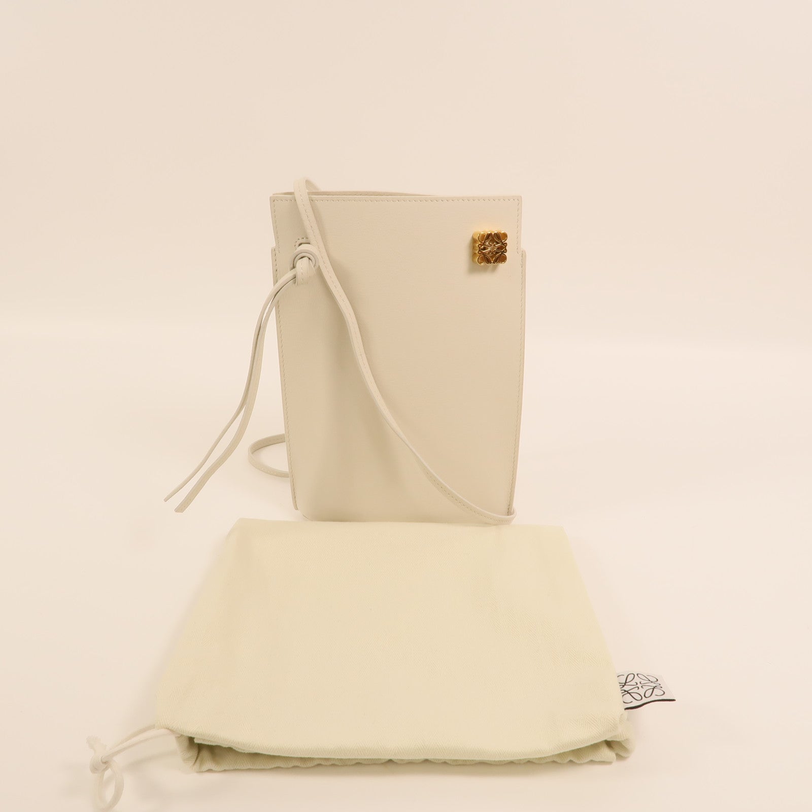 LOEWE 牛皮皮革Dice Pocket金扣肩背袋