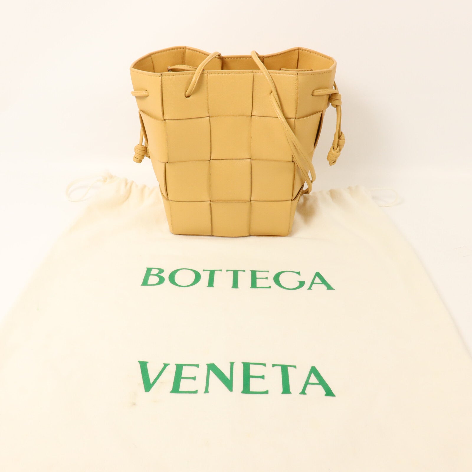 BOTTEGA VENETA 羊皮皮革Cassette Bucket肩背袋