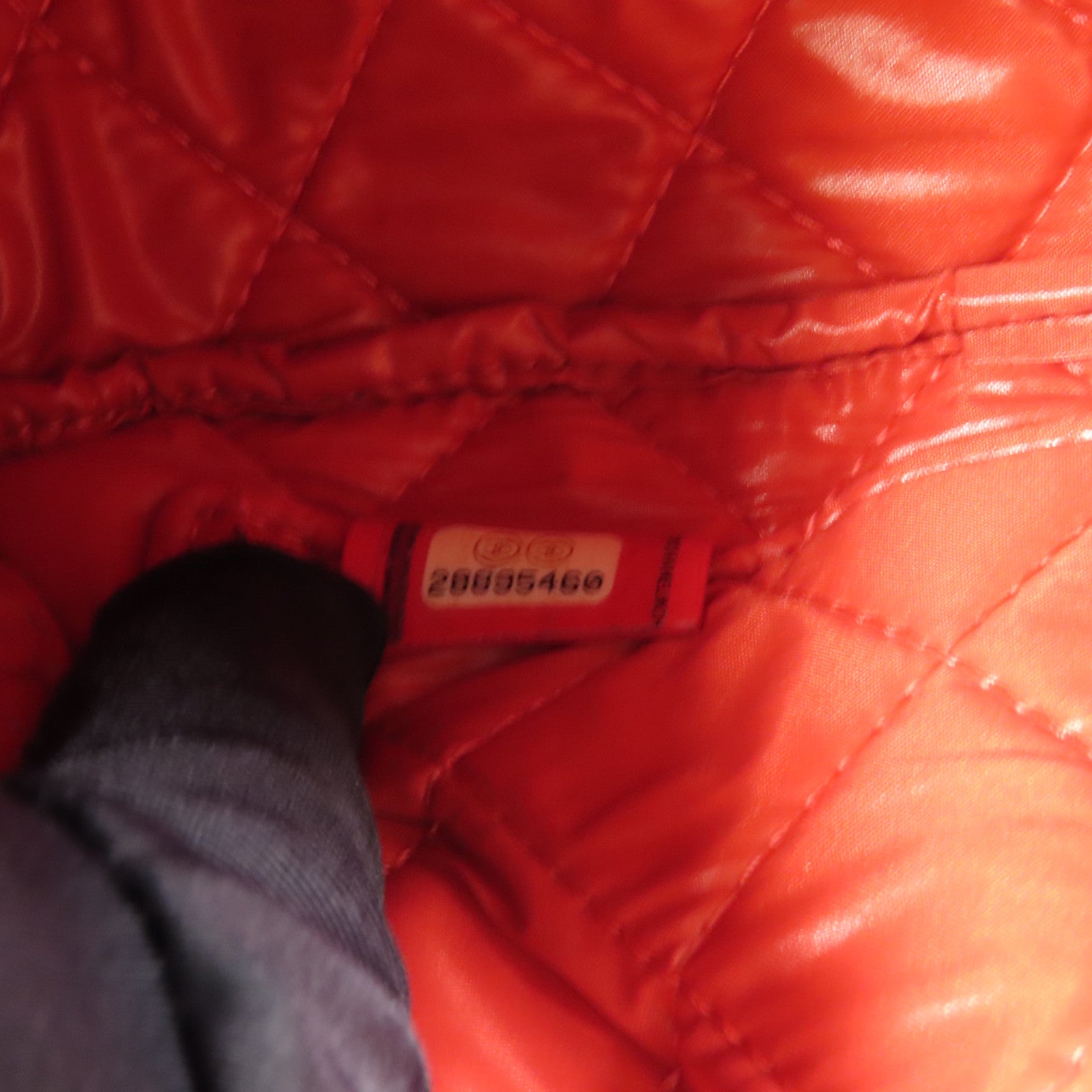 CHANEL 牛皮皮革Pouch金扣手拿包