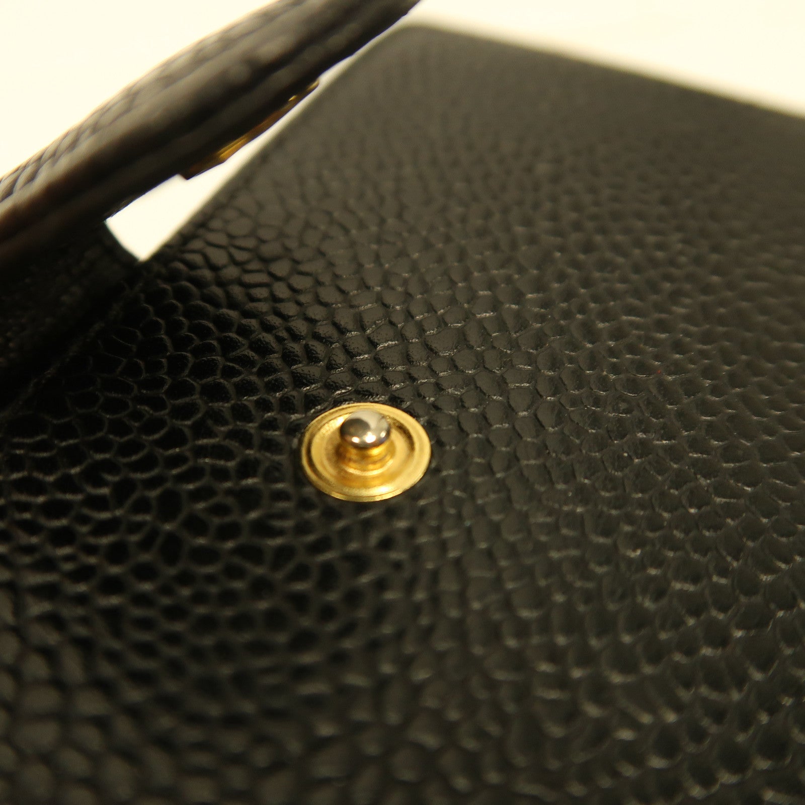 CHANEL Caviar皮革Wallet金扣折疊錢包黑色
