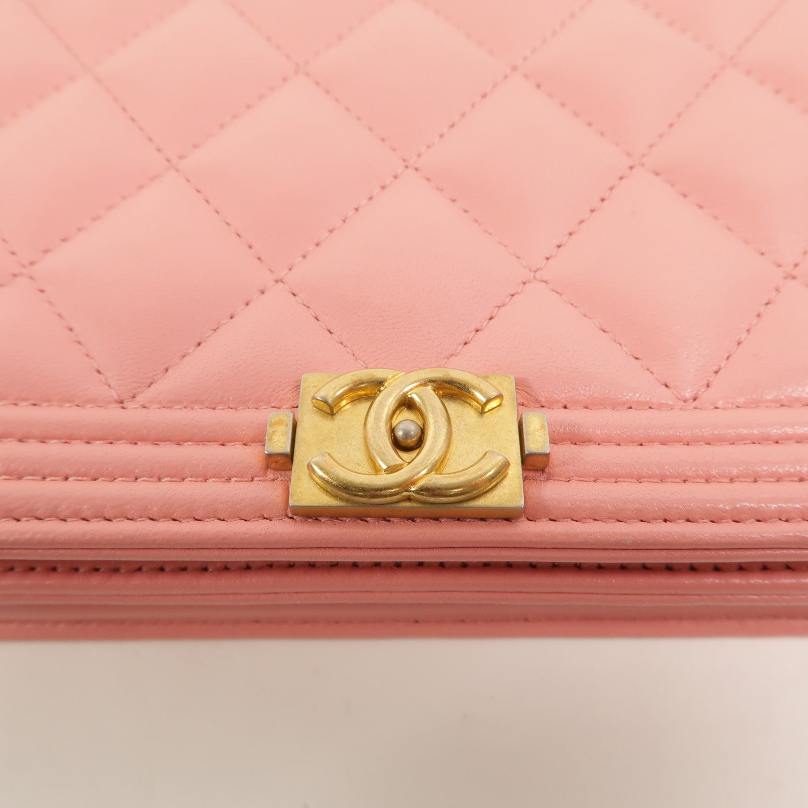 CHANEL 羊皮皮革Boy Wallet On Chain鏈帶肩背袋