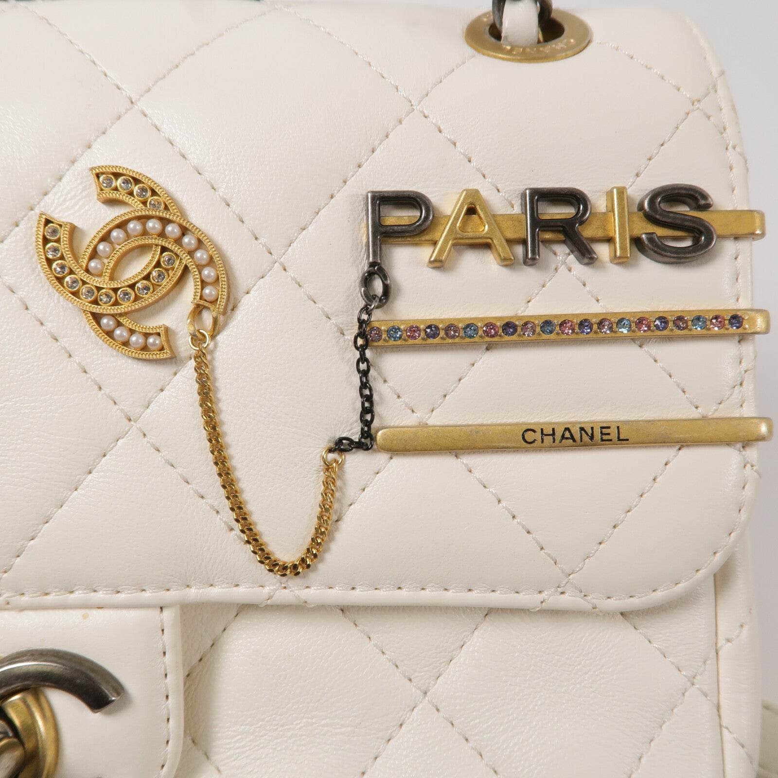 CHANEL 羊皮皮革Pearl Hairpin Badge Bag鏈帶肩背袋