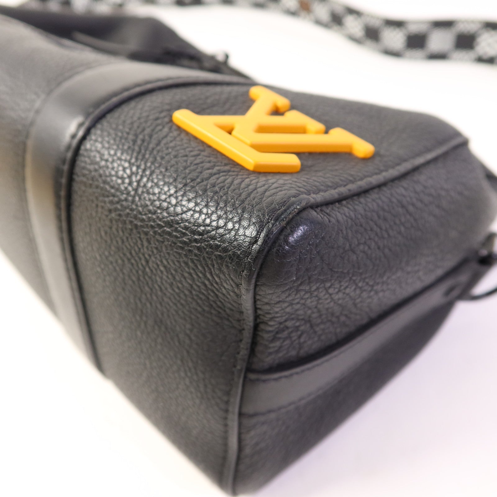 LOUIS VUITTON 牛皮皮革City Keepall 25肩背袋