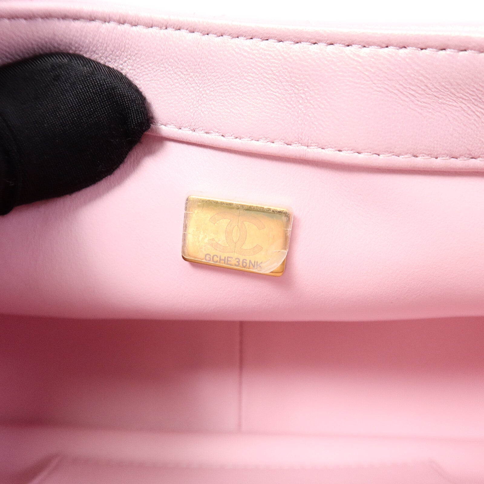 CHANEL 羊皮皮革Pearl Crush Mini Flap Bag鏈帶肩背袋