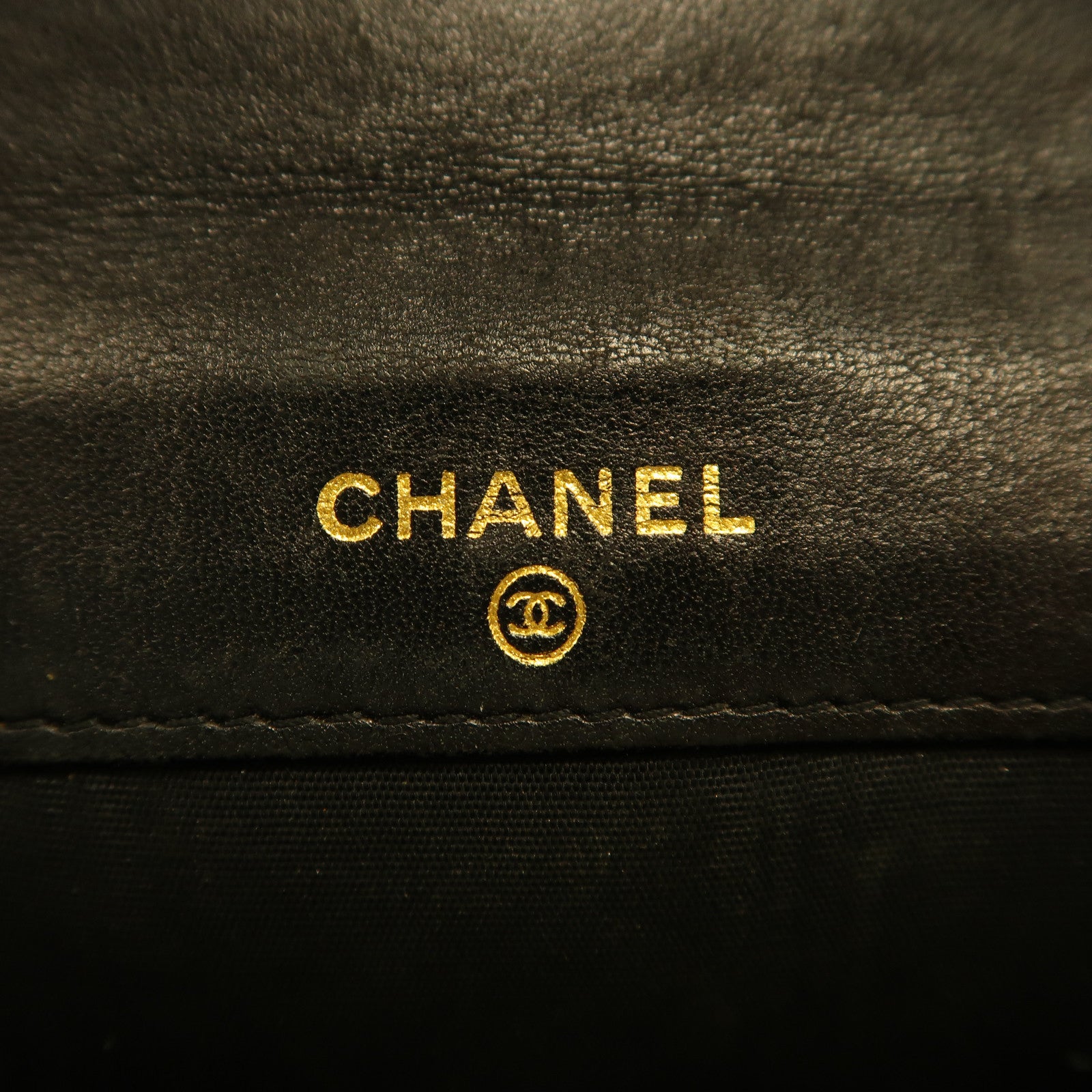 CHANEL Caviar皮革Wallet金扣折疊錢包黑色