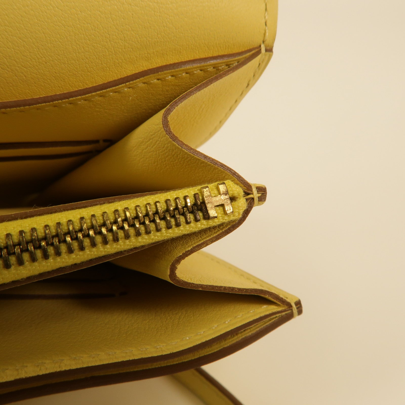 HERMES Swift皮革Mini Convoyeur金扣肩背袋Lime