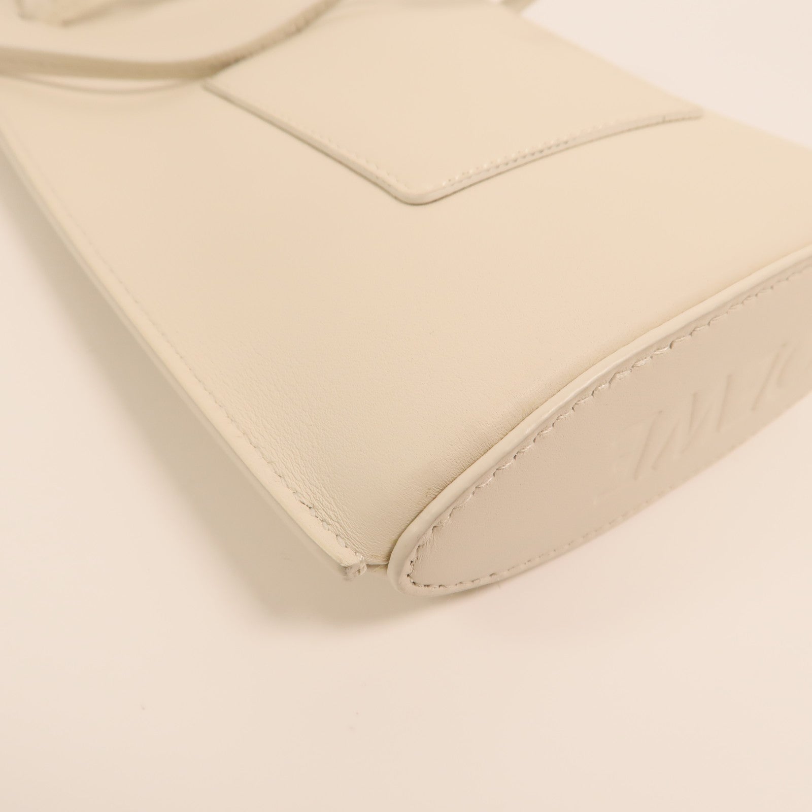LOEWE 牛皮皮革Dice Pocket金扣肩背袋