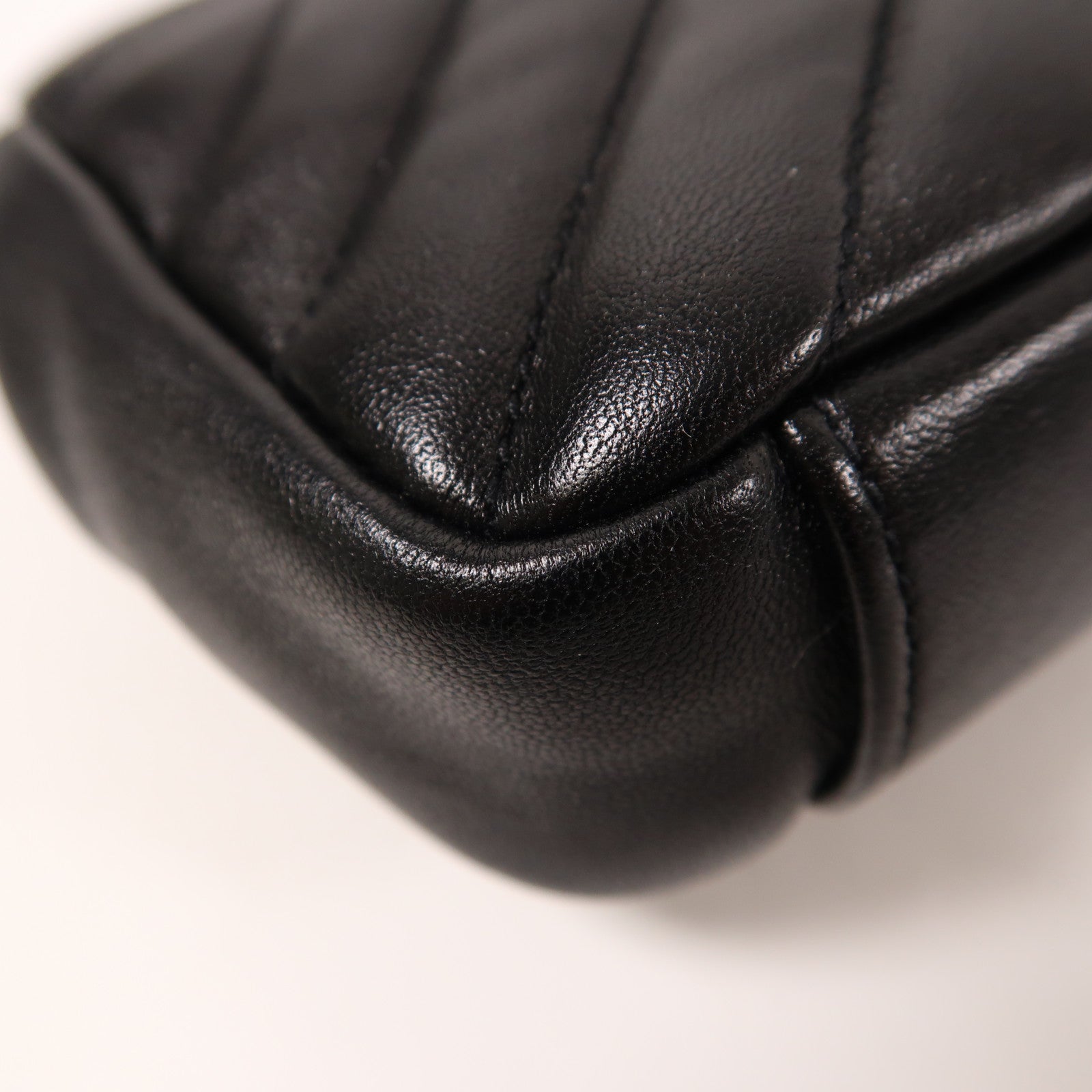 YVES SAINT LAURENT 羊皮皮革Chain Shoulder金扣鏈帶肩背袋