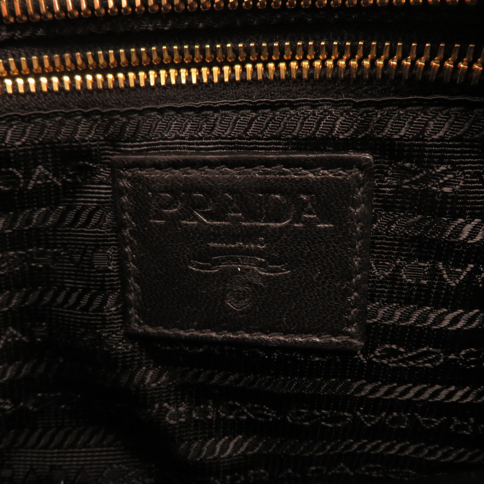 PRADA 【激減優惠】羊皮皮革Shoulder Bag金扣肩背袋黑色/金色