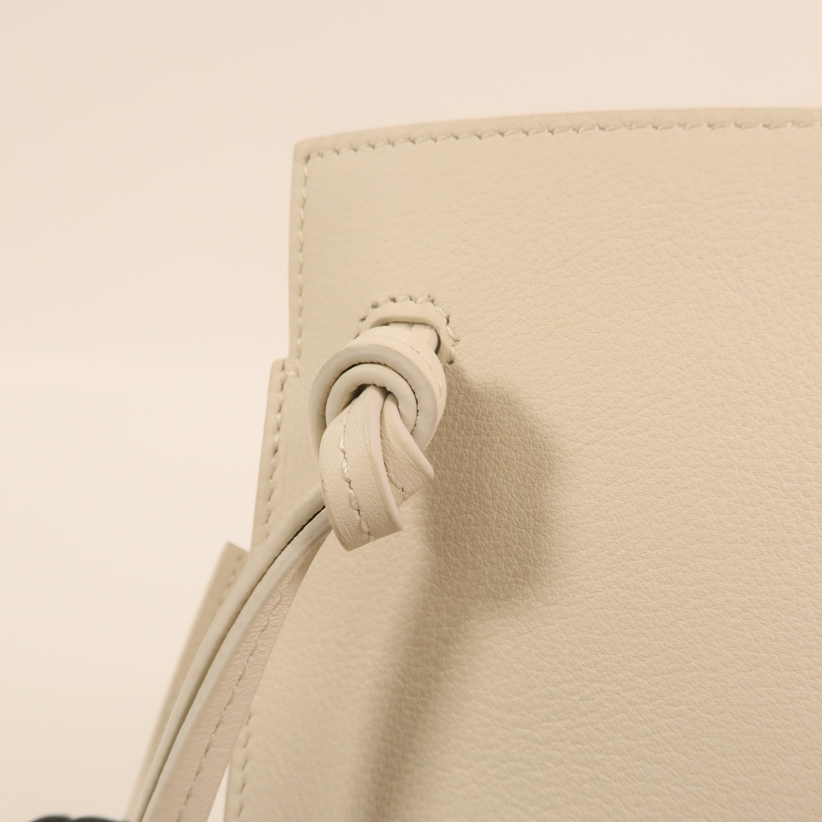 LOEWE 牛皮皮革Dice Pocket金扣肩背袋