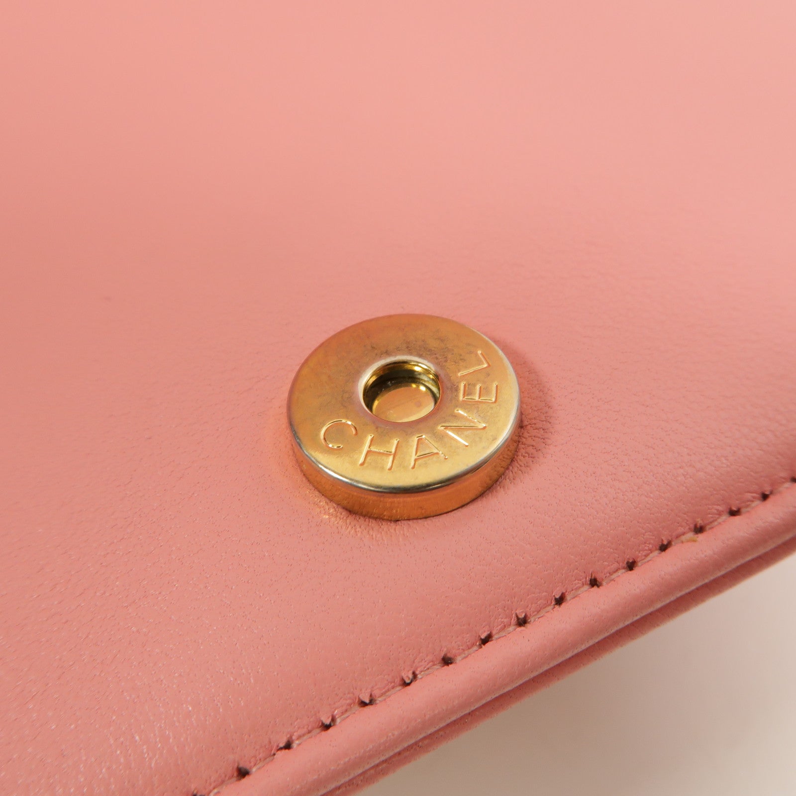 CHANEL 羊皮皮革Boy Wallet On Chain鏈帶肩背袋